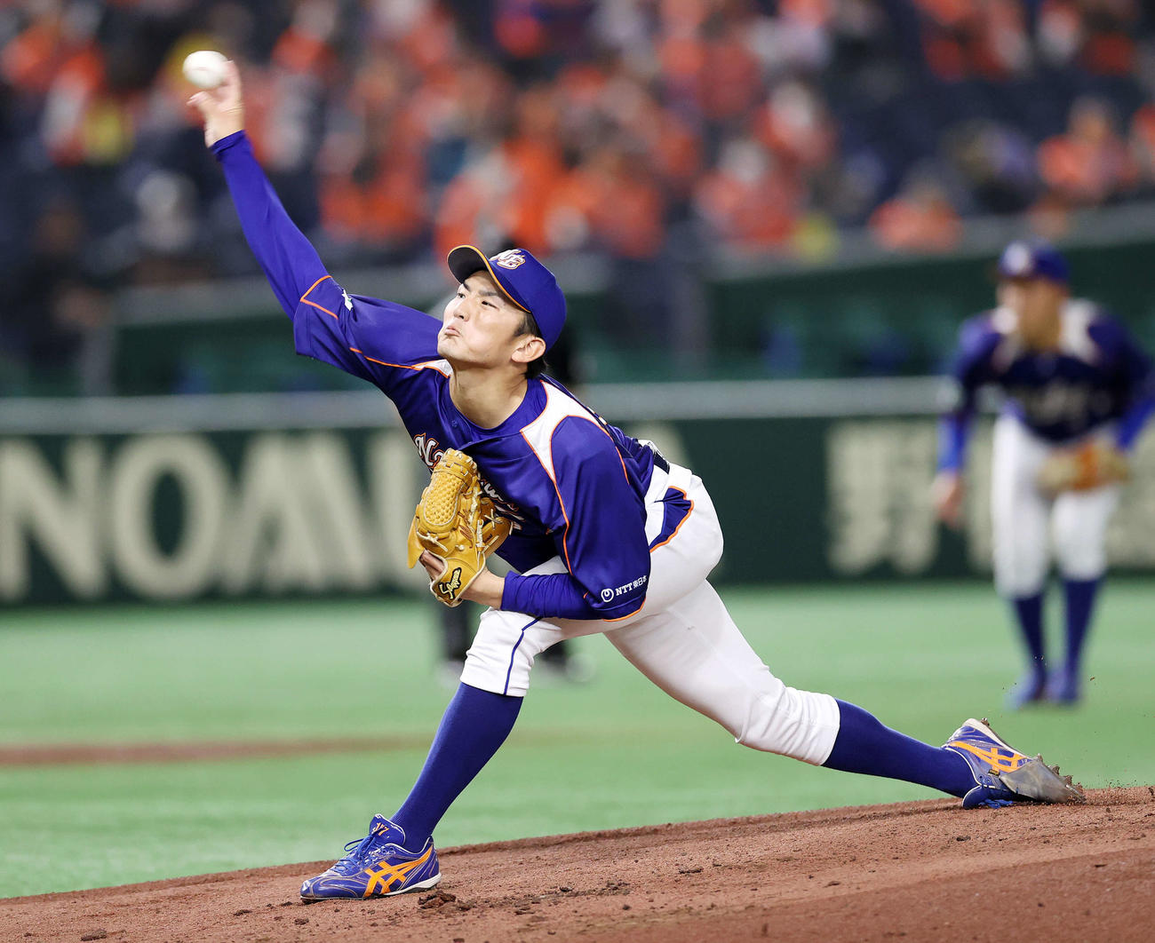 NTT東日本対JFE東日本　先発し力投するNTT東日本・堀（撮影・鈴木正人）