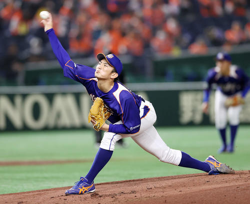 NTT東日本対JFE東日本　先発し力投するNTT東日本・堀（撮影・鈴木正人）