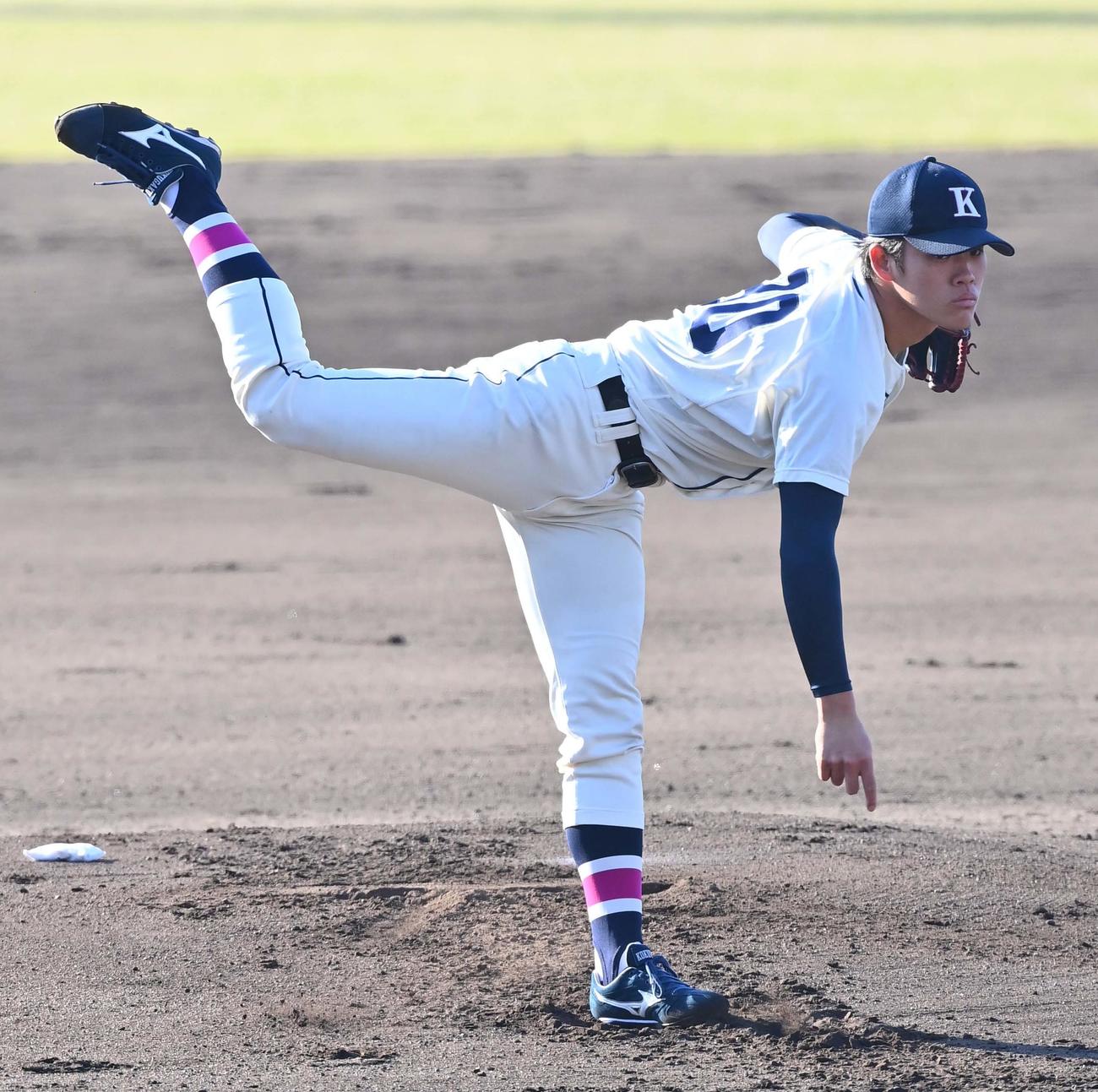 紅白戦で登板した国学院大・坂口（撮影・上田博志）