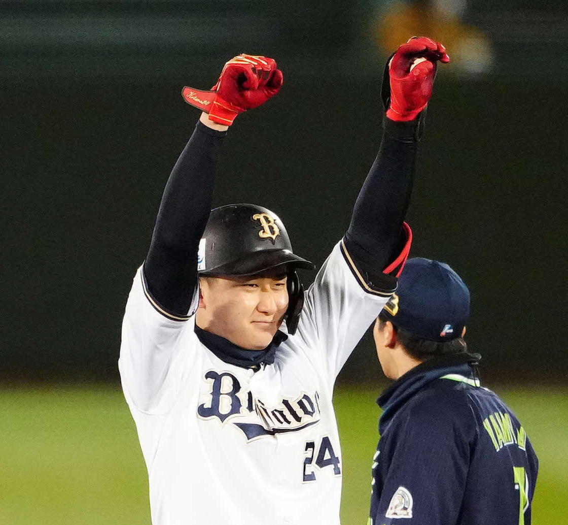 オリックス紅林弘太郎（左）（2021年11月27日撮影）