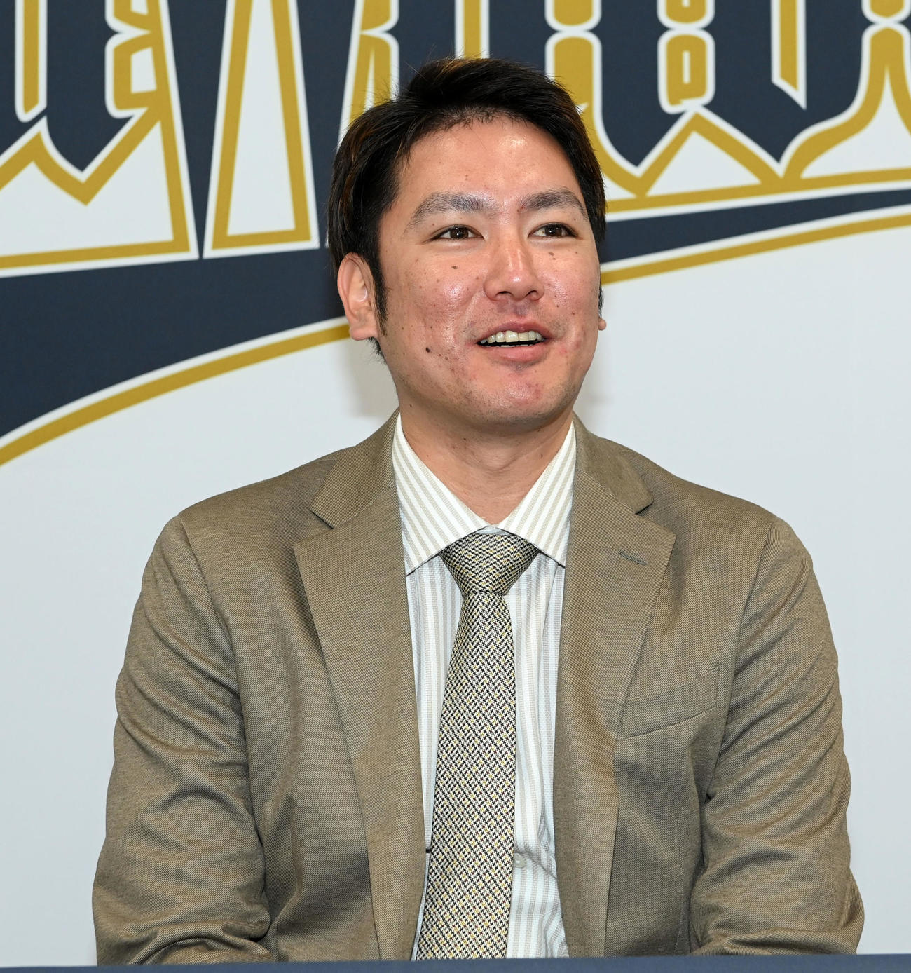 会見で笑顔を見せるオリックス大城滉二（撮影・前岡正明）