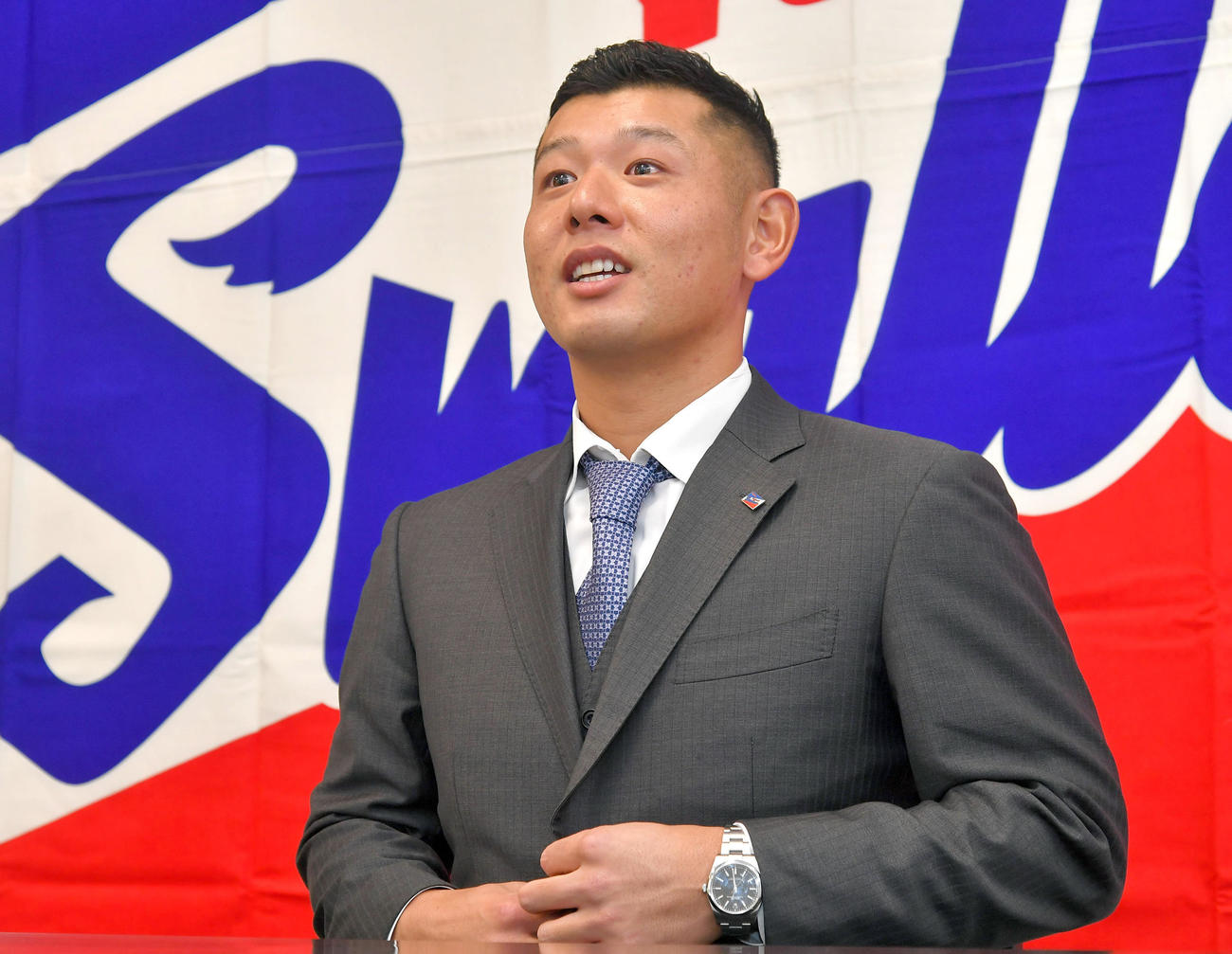 契約を更改した西田明央（代表撮影）