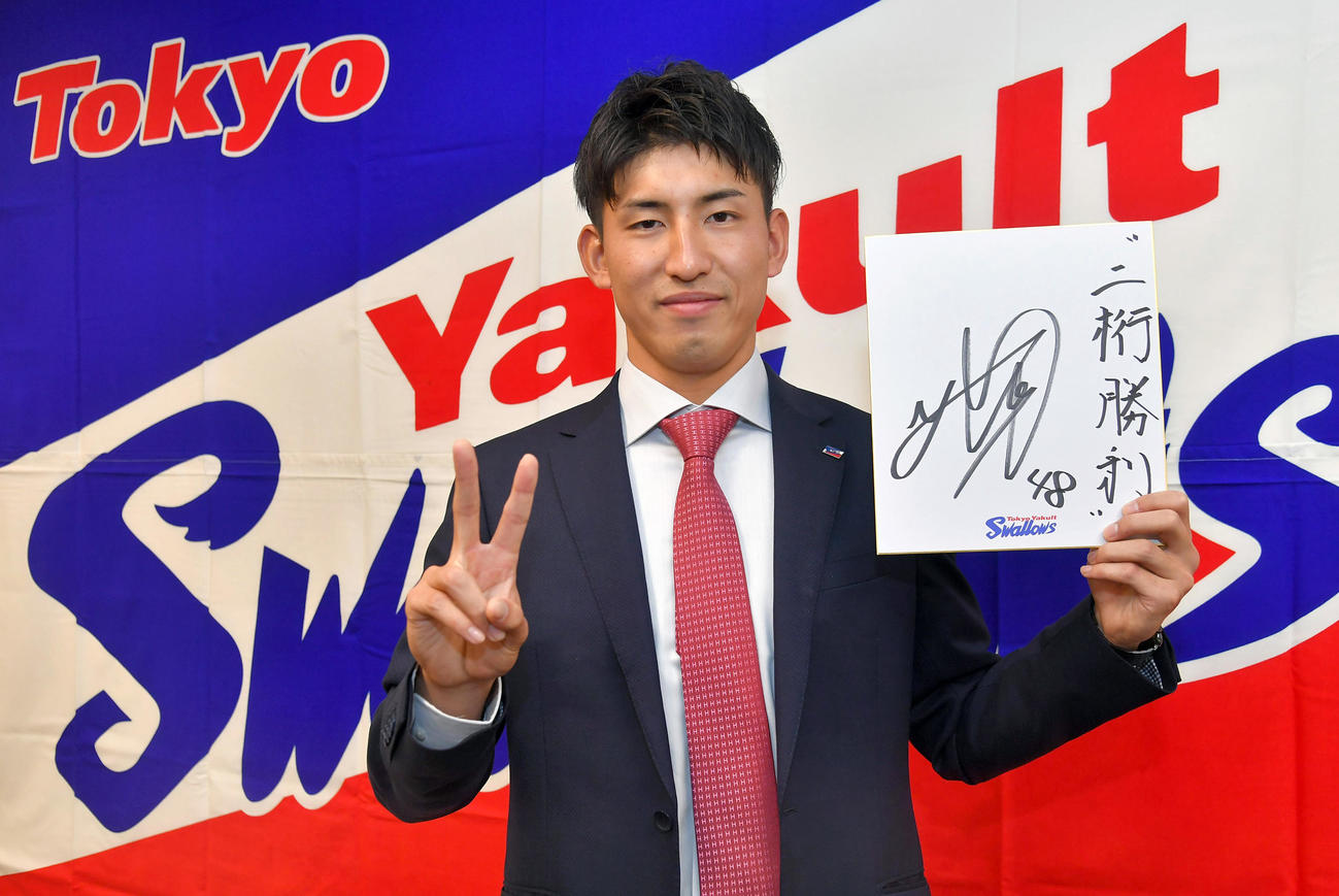 契約を更改した金久保優斗（代表撮影）