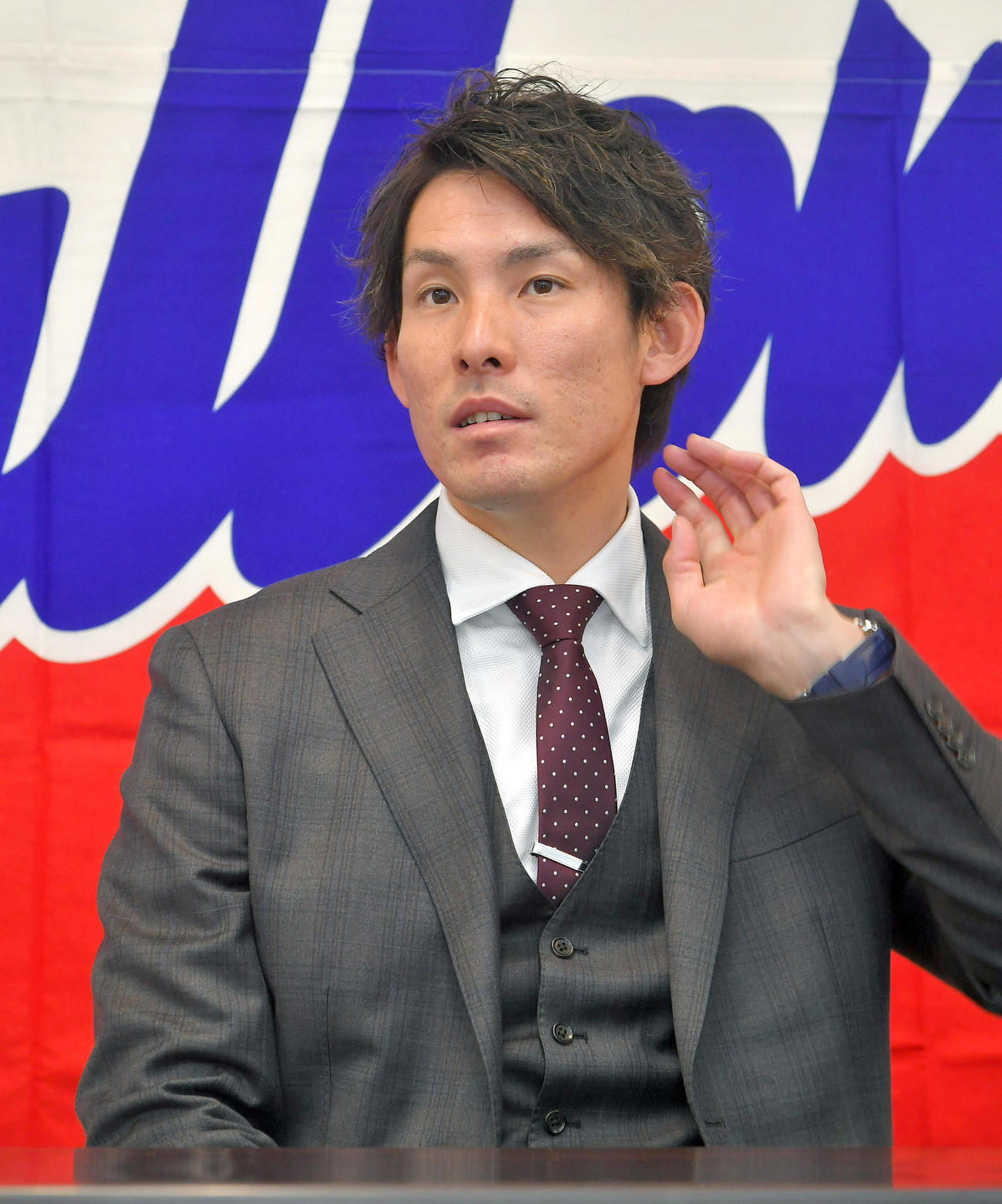 ヤクルト契約更改　契約を更改した高梨裕稔（代表撮影）