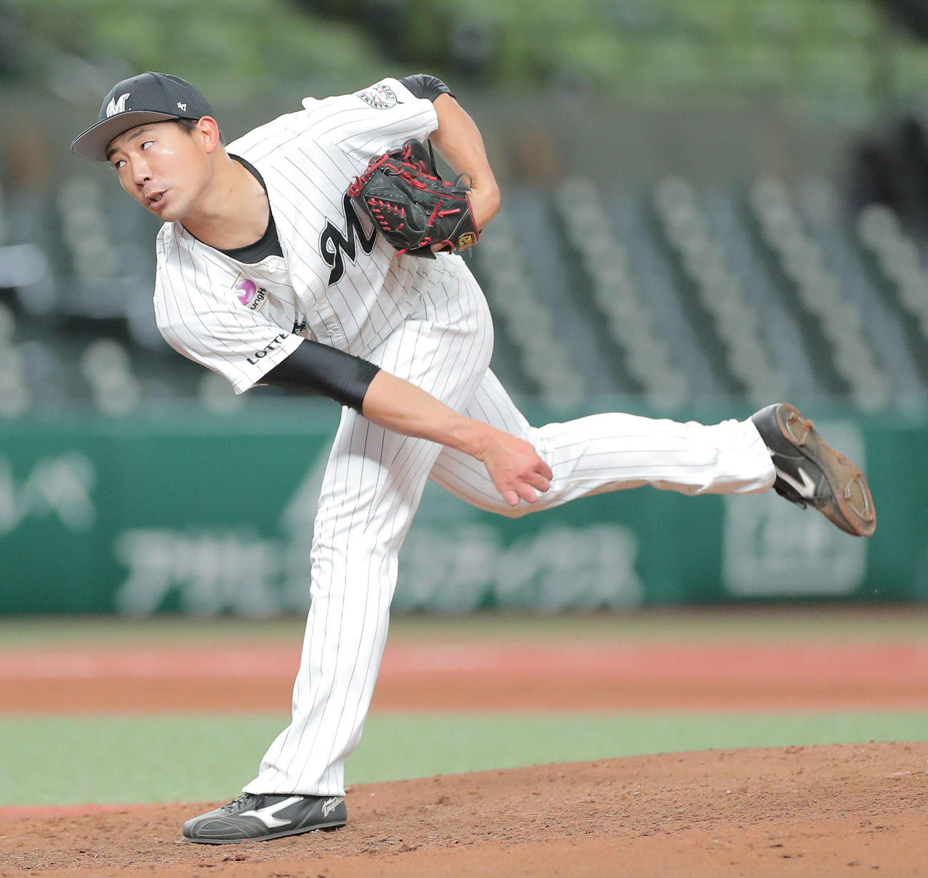 12球団合同トライアウトで力投するロッテ石崎剛（撮影・河田真司）