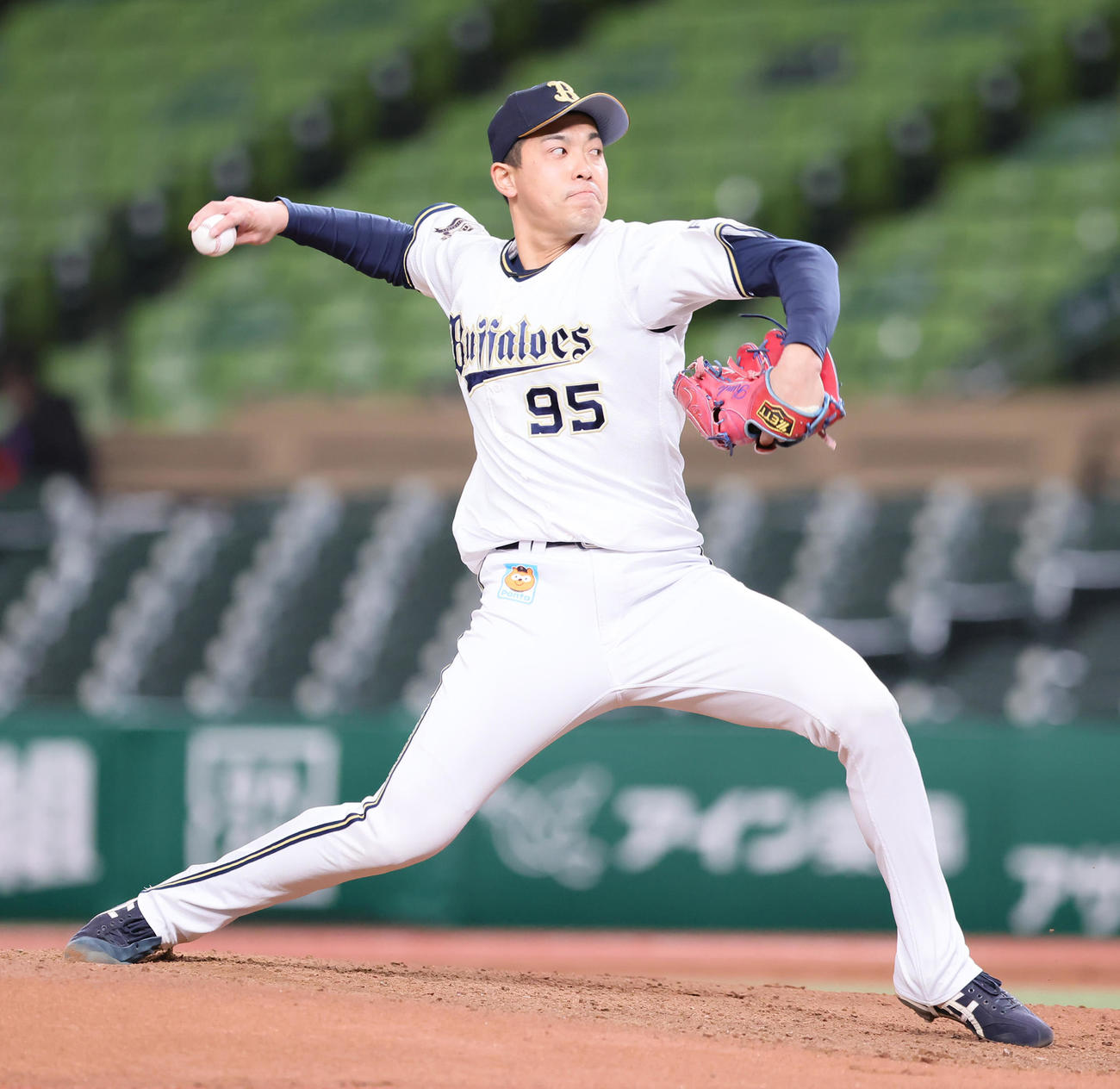 登板するオリックス神戸（撮影・足立雅史）