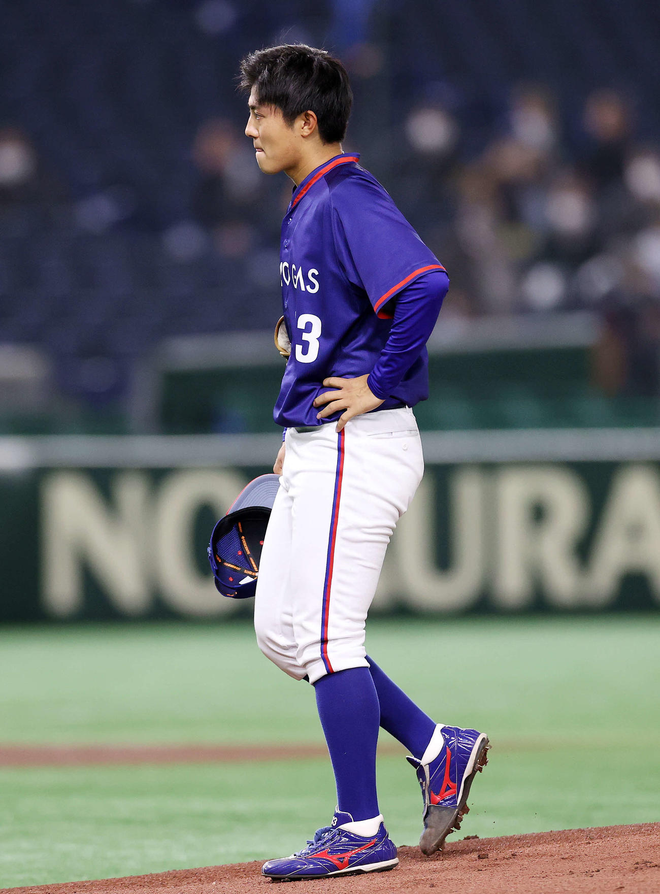 ENEOS対東京ガス　1回表、降板する東京ガス・益田（撮影・鈴木正人）