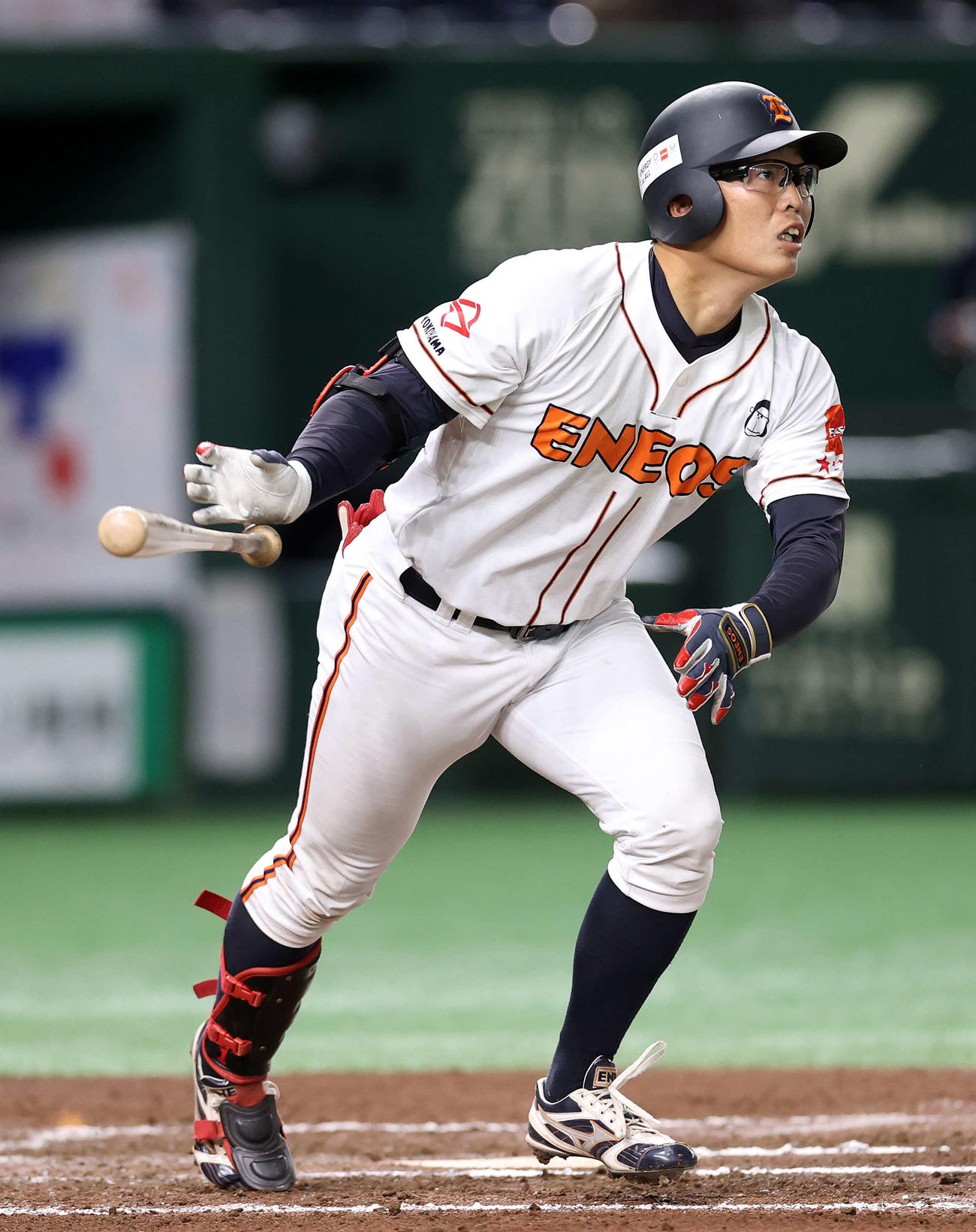 ENEOS対東京ガス　6回表ENEOS無死、山崎は右越え本塁打を放つ（撮影・鈴木正人）