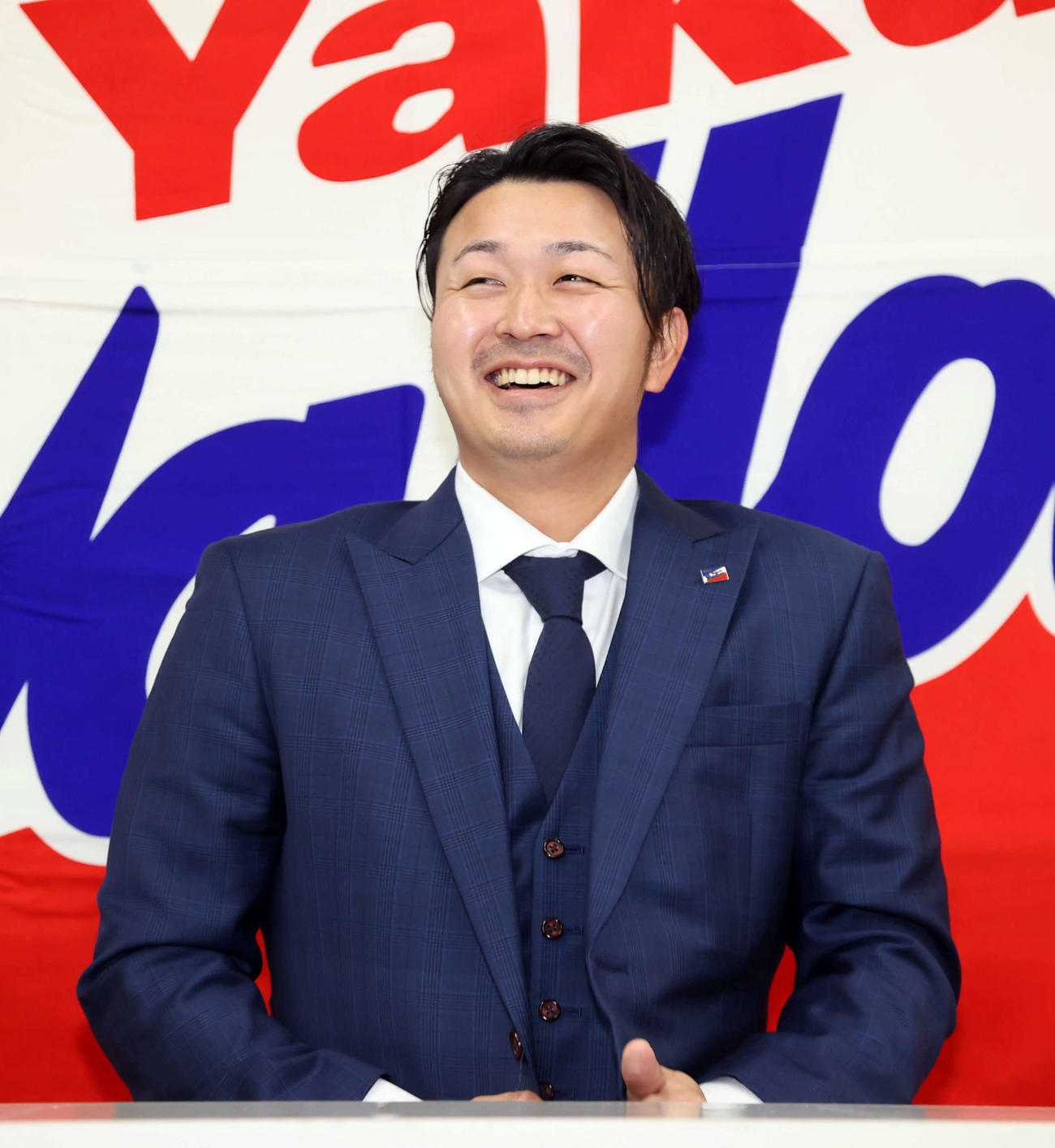 契約更改を終え取材に応じたヤクルト大下（代表撮影）