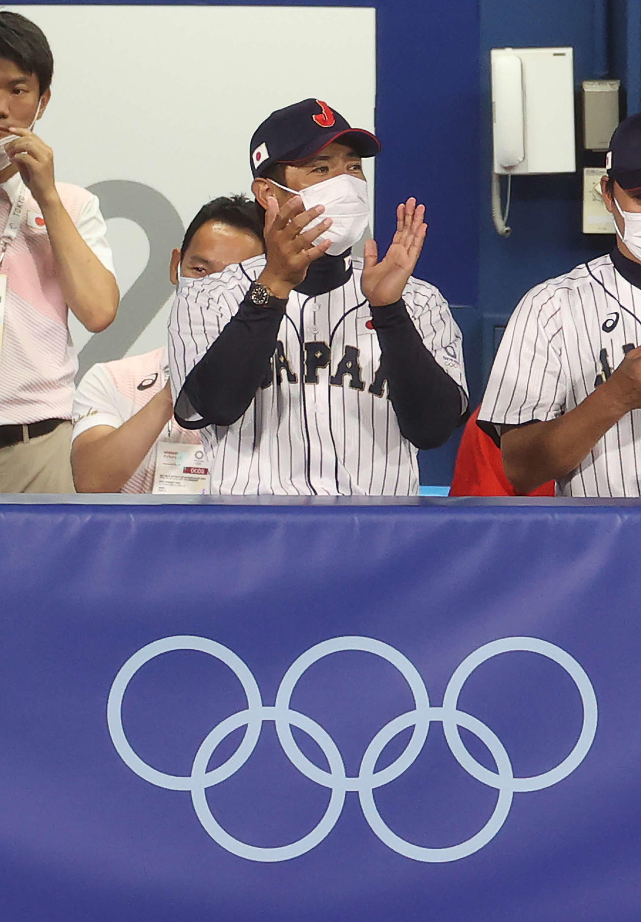 8月、東京五輪の韓国戦で指揮する稲葉監督