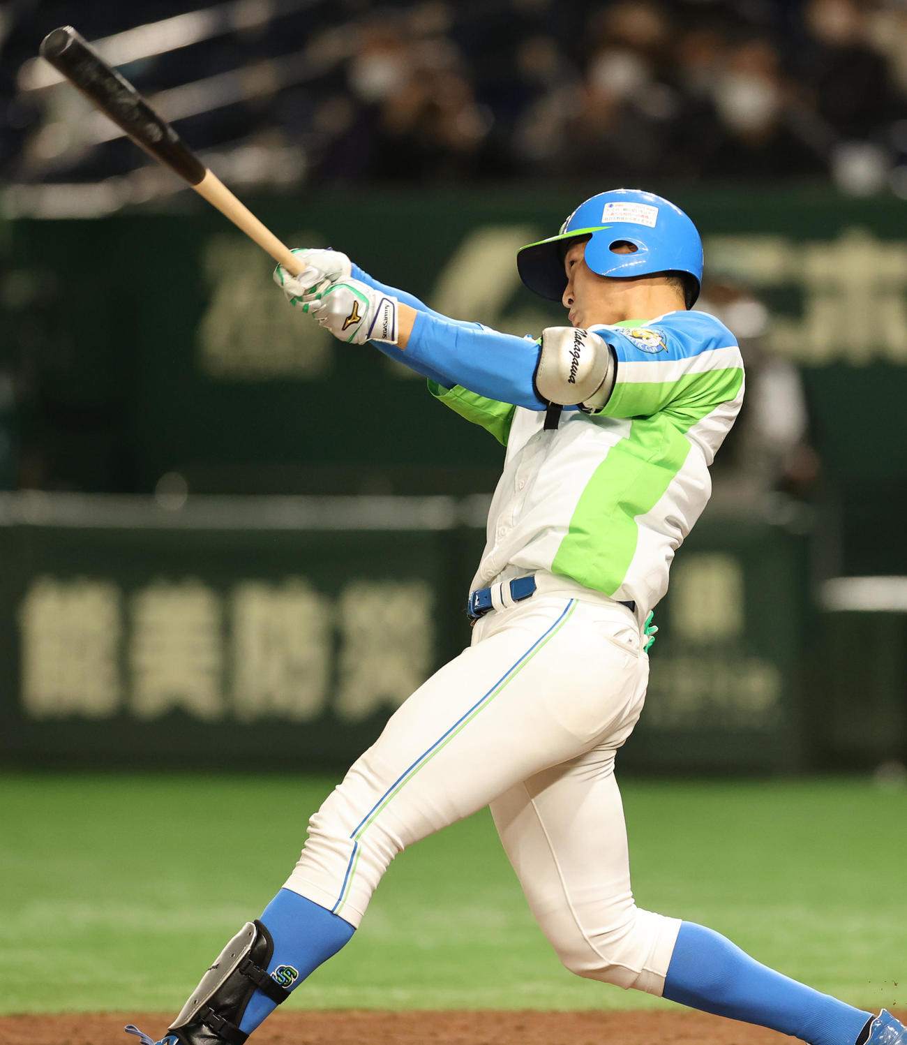 セガサミー対ホンダ熊本　9回表セガサミー2死、左越え本塁打を放つ中川（撮影・野上伸悟）