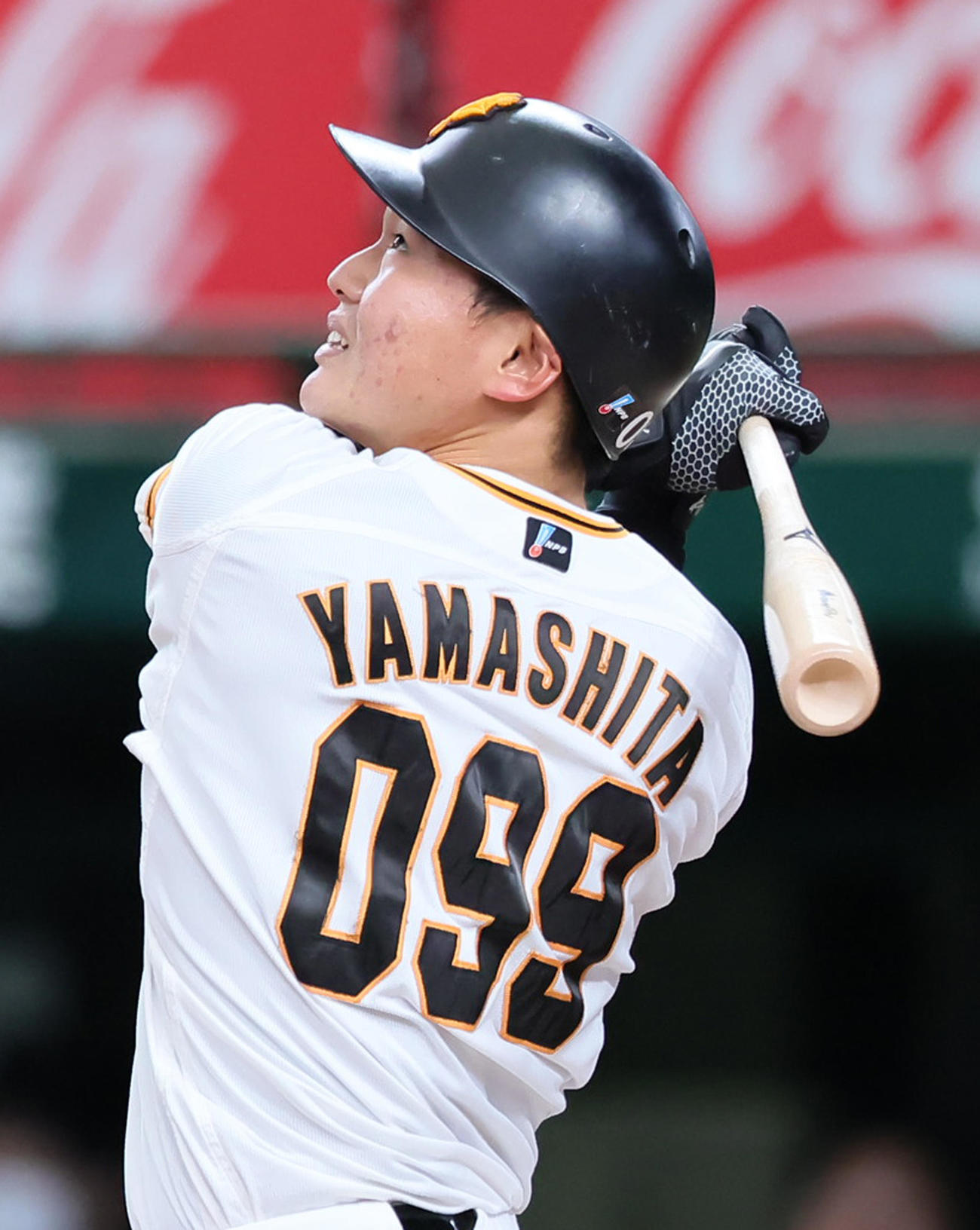 第2打席、中飛に倒れた巨人山下（撮影・足立雅史）