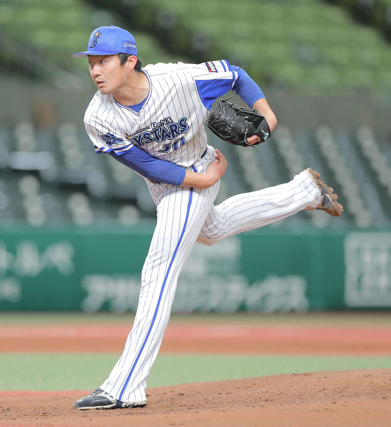 力投するDeNA飯塚（撮影・河田真司）