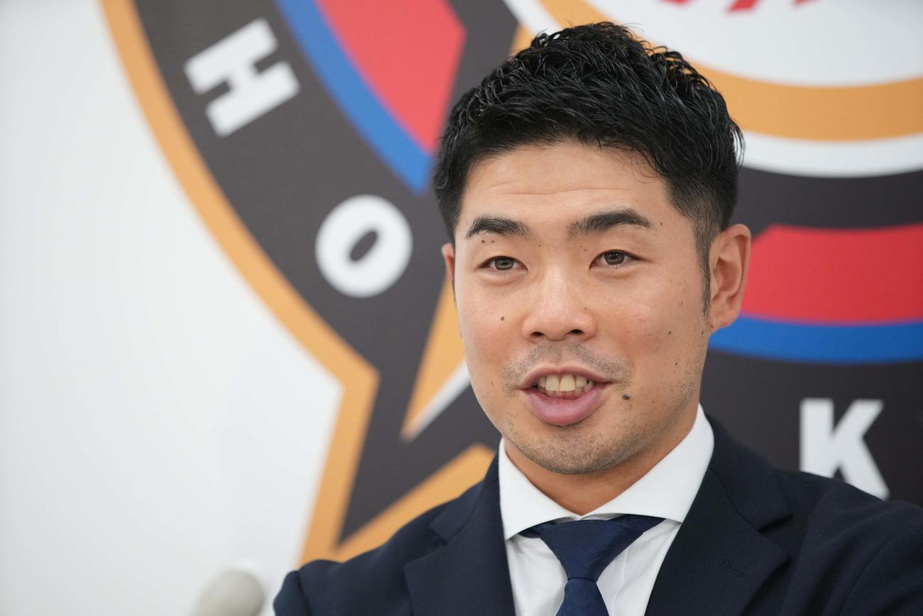 契約更改を終え会見をする日本ハム近藤（代表撮影）