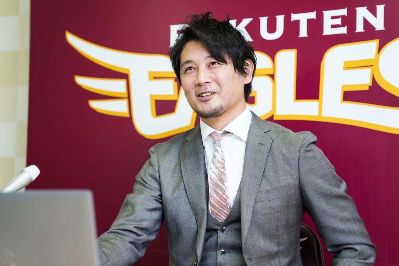 契約更改を終え会見に臨む涌井秀章（楽天野球団提供）
