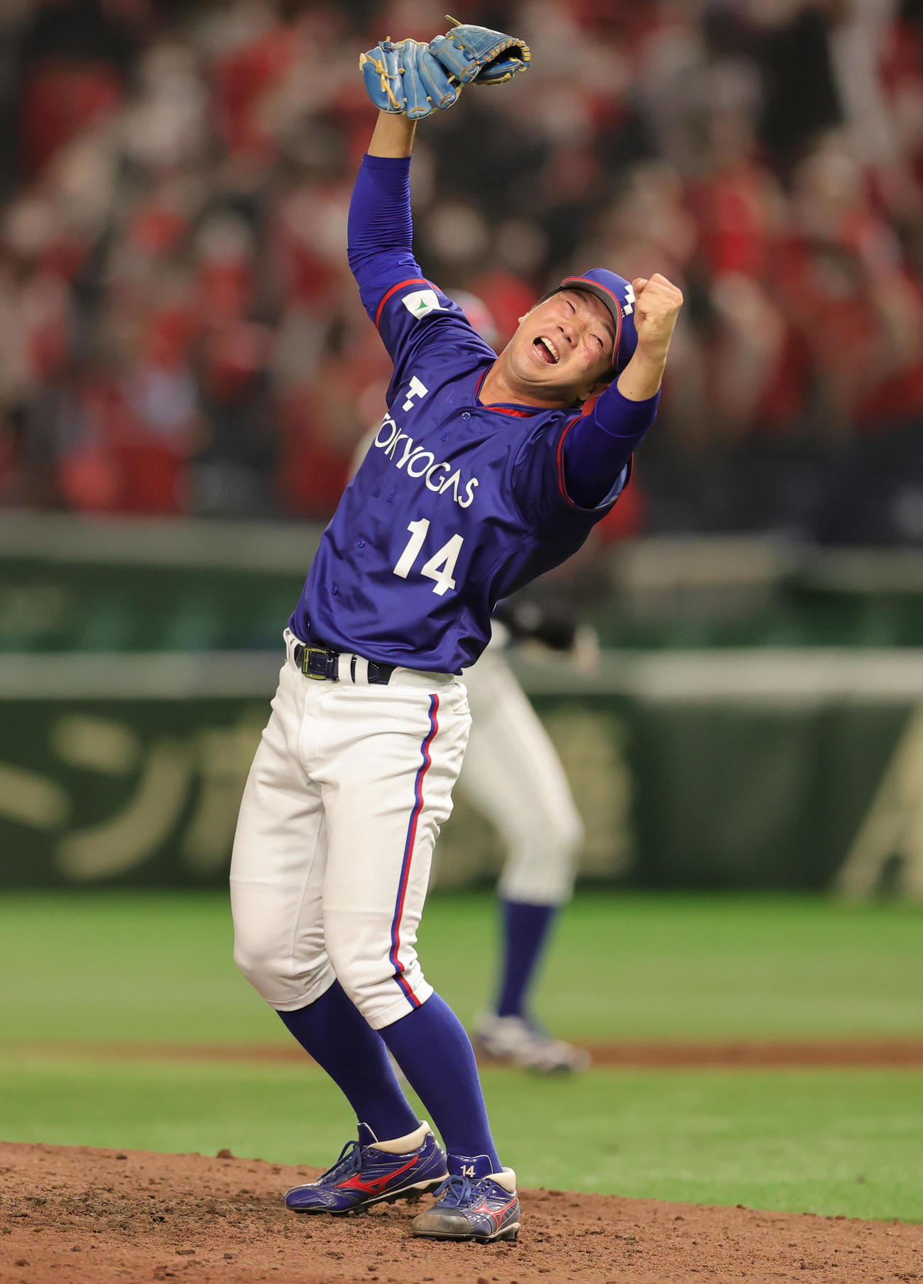 ホンダ熊本対東京ガス　初優勝し喜ぶ東京ガス・宮谷（撮影・野上伸悟）