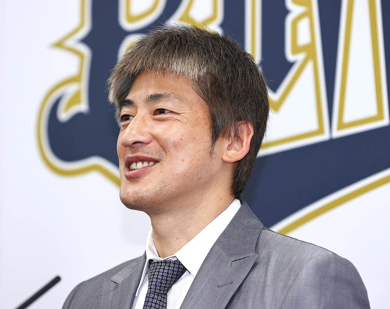 契約更改を終え、笑顔を見せるオリックス能見（撮影・上山淳一）