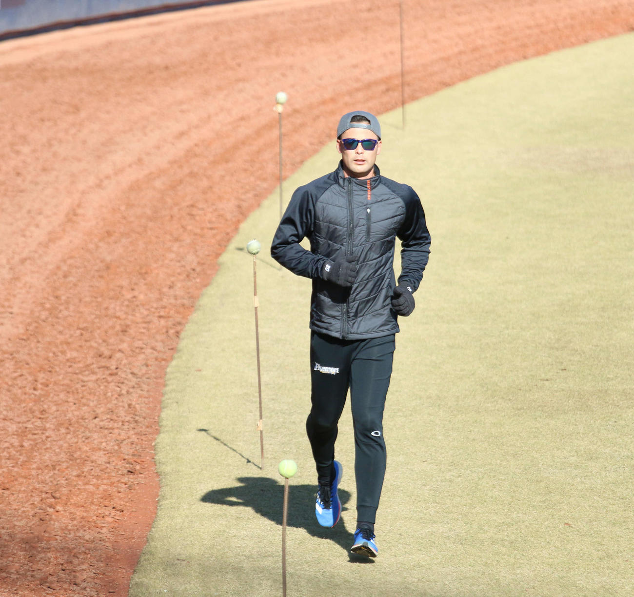 鎌ケ谷で自主練習した日本ハム上原（撮影・木下大輔）