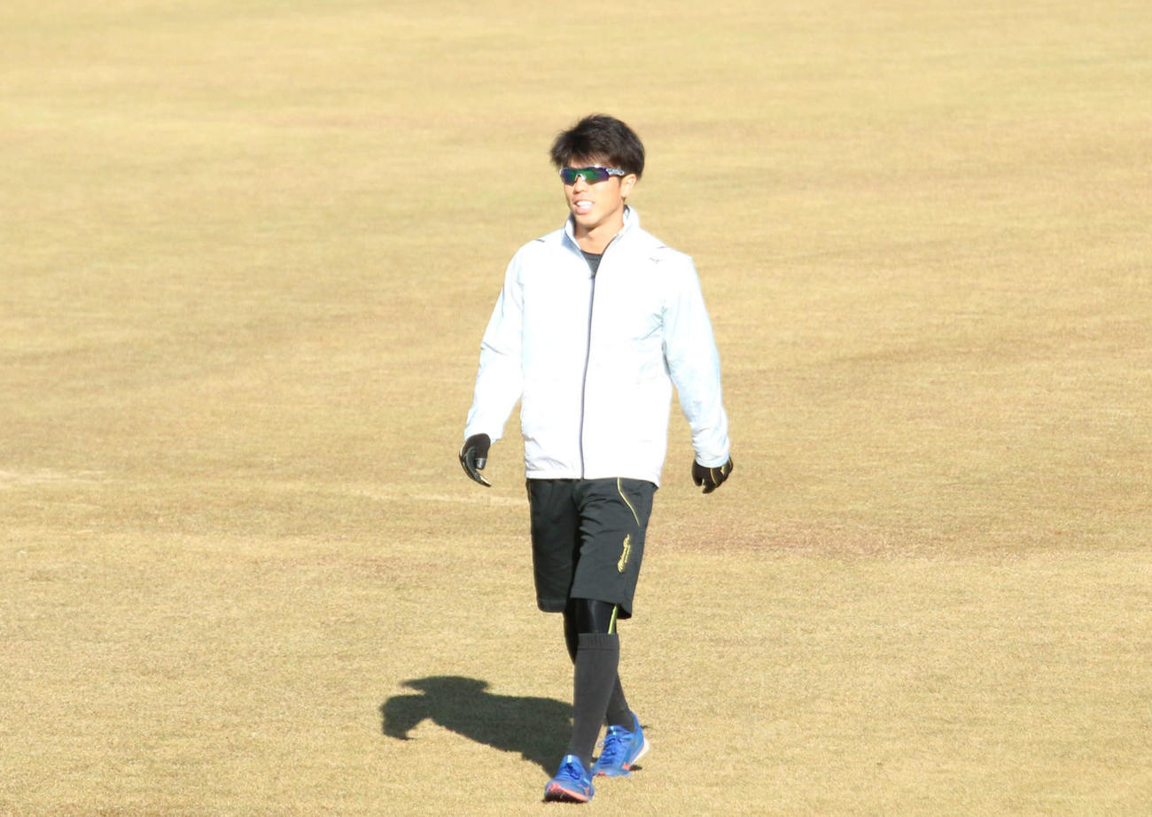 鎌ケ谷で自主練習した日本ハム五十幡（撮影・木下大輔）