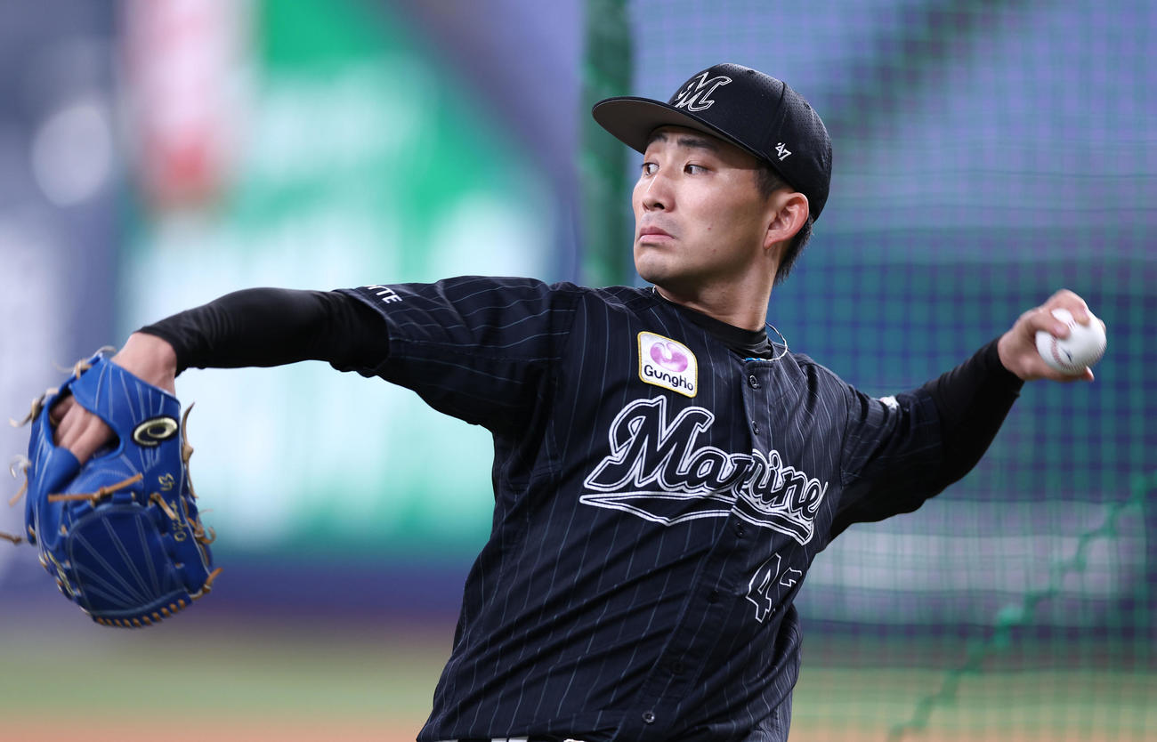 ロッテ小島和哉（2021年11月12日撮影）