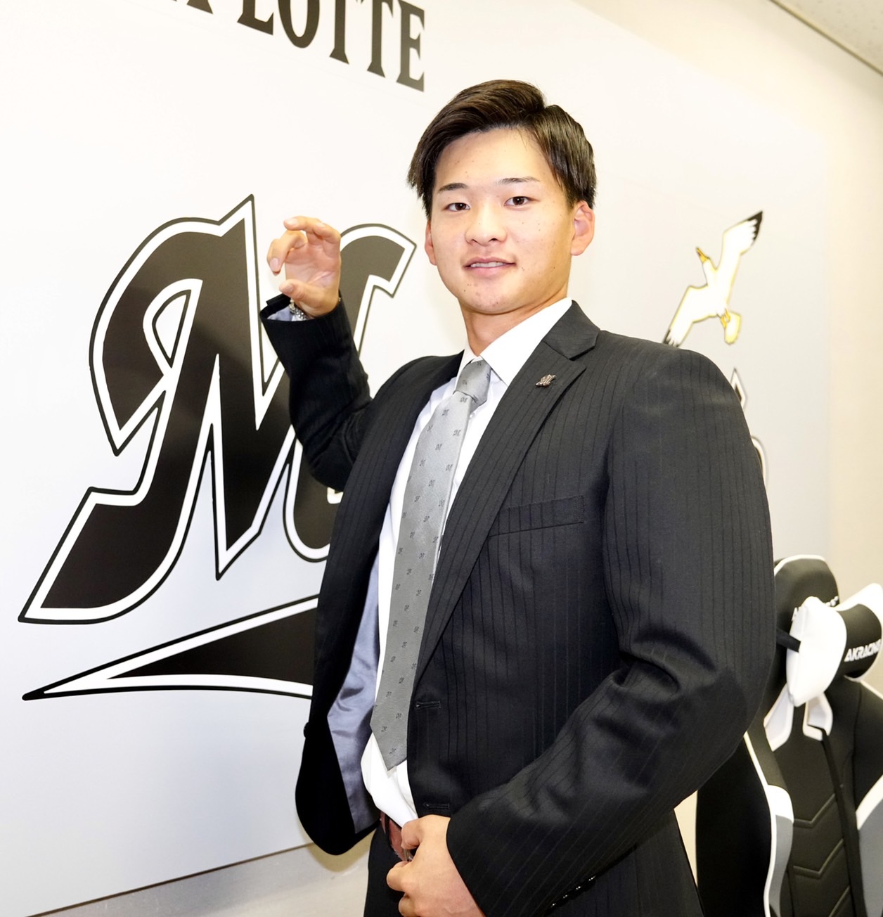 契約更改を終えたロッテ谷川唯人