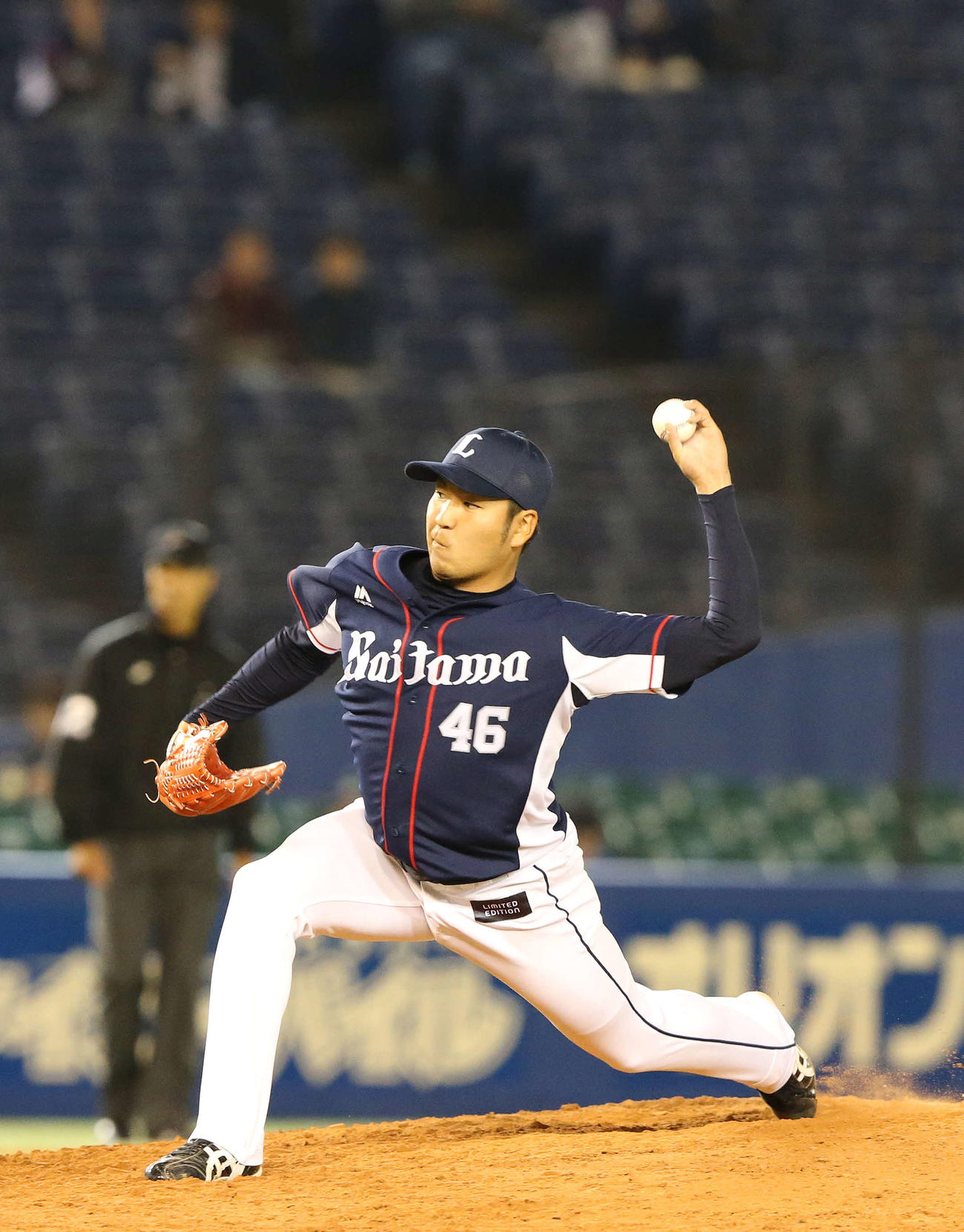 2016年5月17日、ロッテ対西武　西武の中崎雄太の投球フォーム
