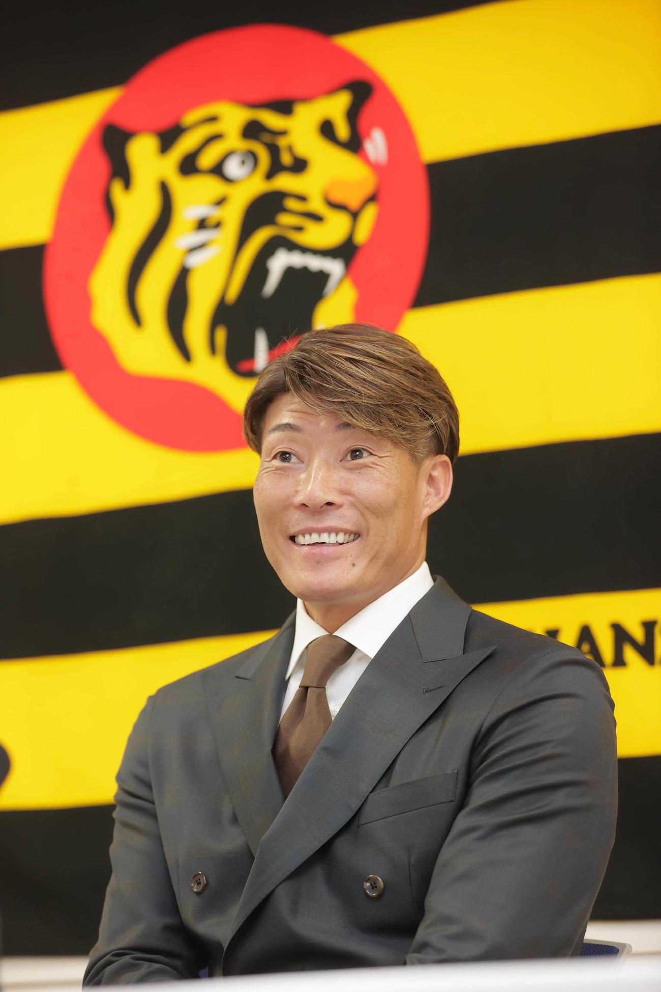 契約更改を終え会見に臨んだ糸井嘉男（代表撮影）