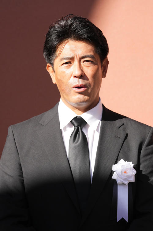 「野村克也をしのぶ会」に参列した日本ハム稲葉GMは、故野村さんとの思い出を話す（撮影・菅敏）