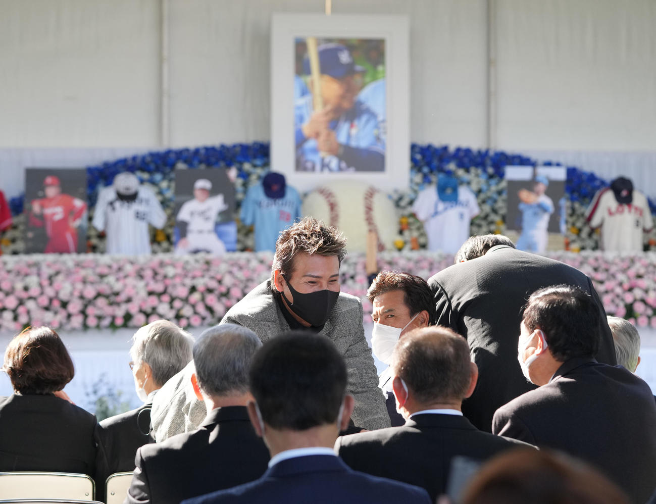 「野村克也をしのぶ会」に参列した日本ハム新庄監督（撮影・鈴木みどり）