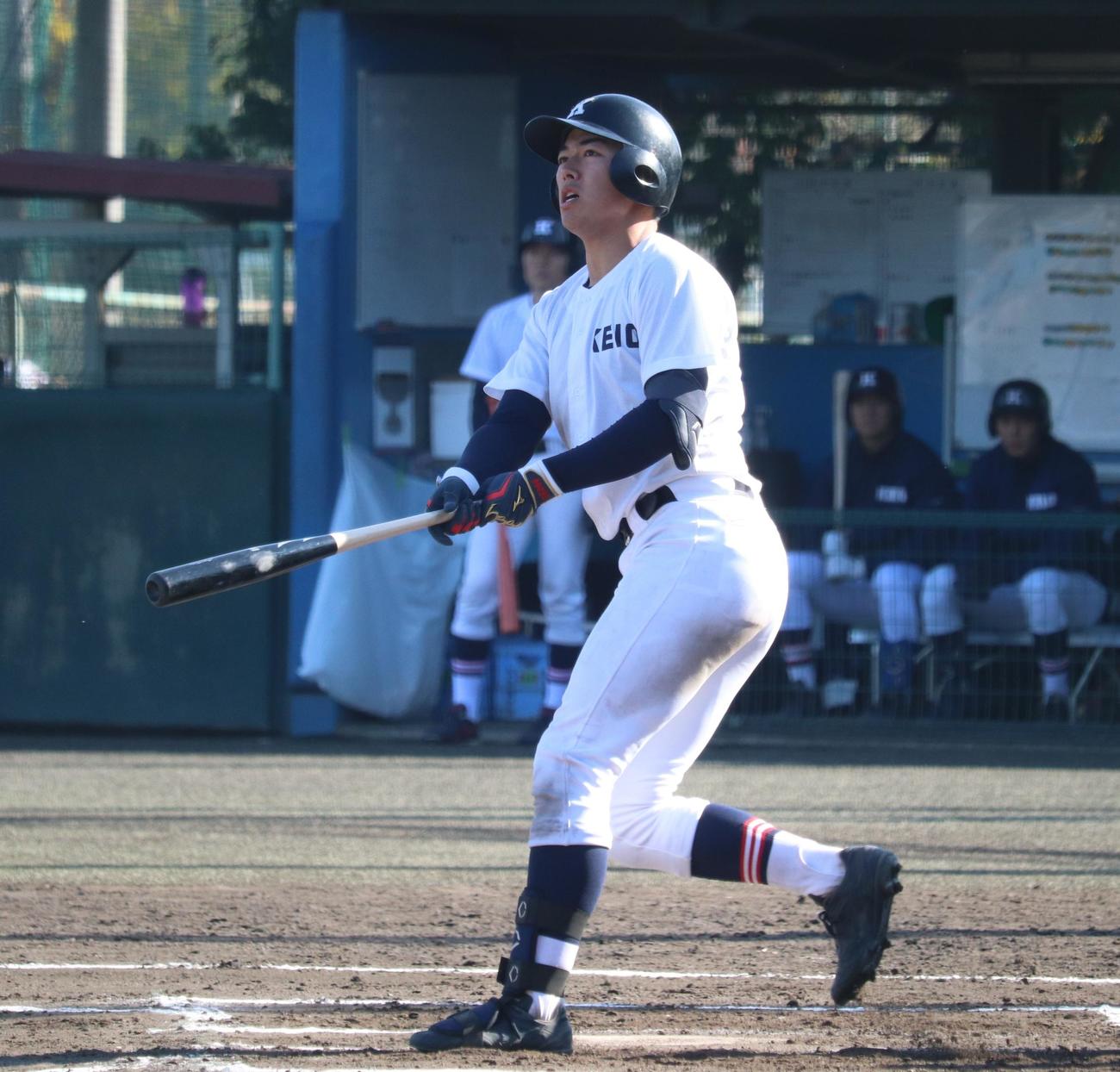 慶大対横浜商大　4打数2安打の活躍をみせた慶大・清原正吾内野手（撮影・阿部泰斉）