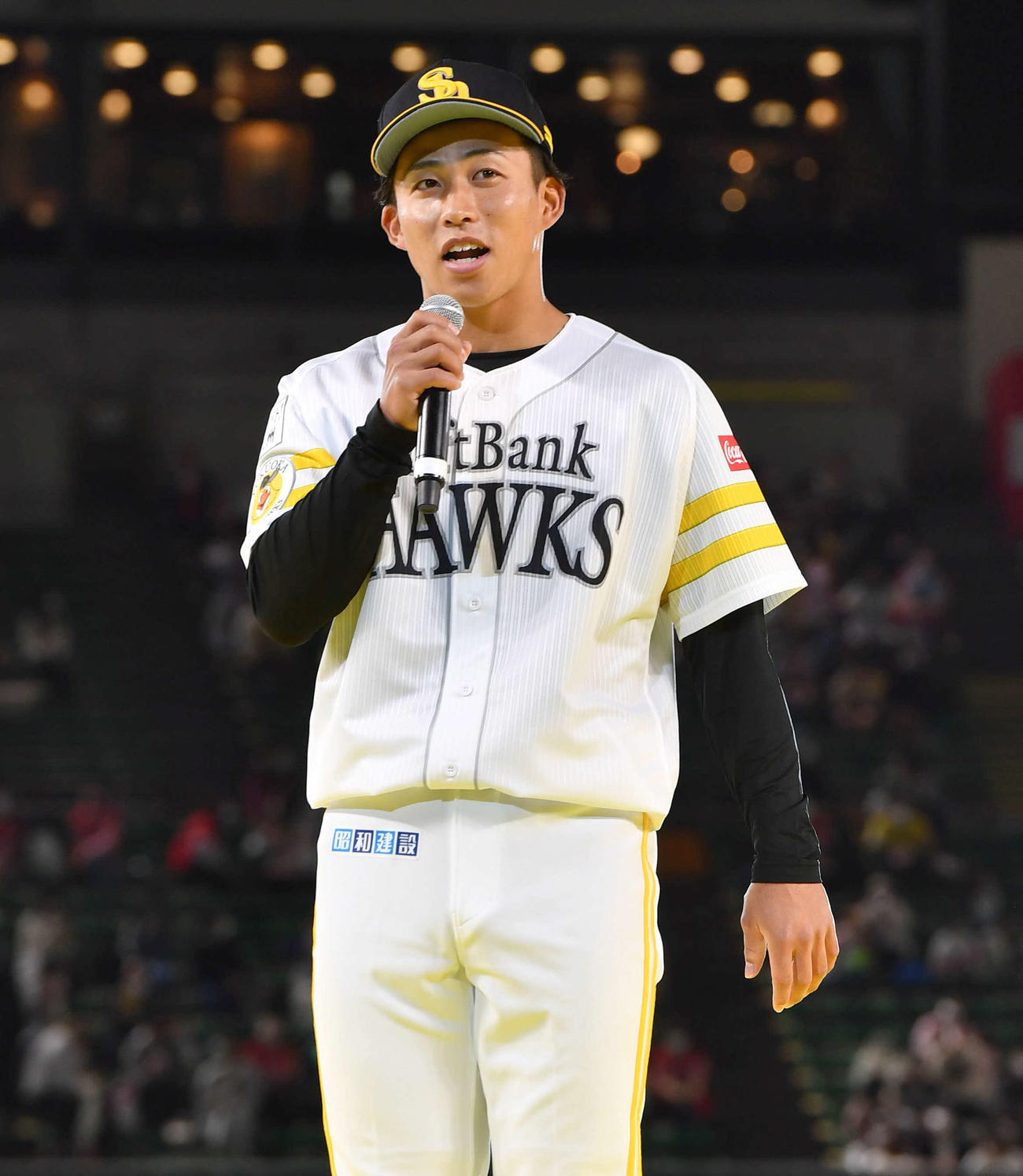 新入団選手紹介でファンに自己紹介するドラフト4位・野村勇（撮影・岩下翔太）