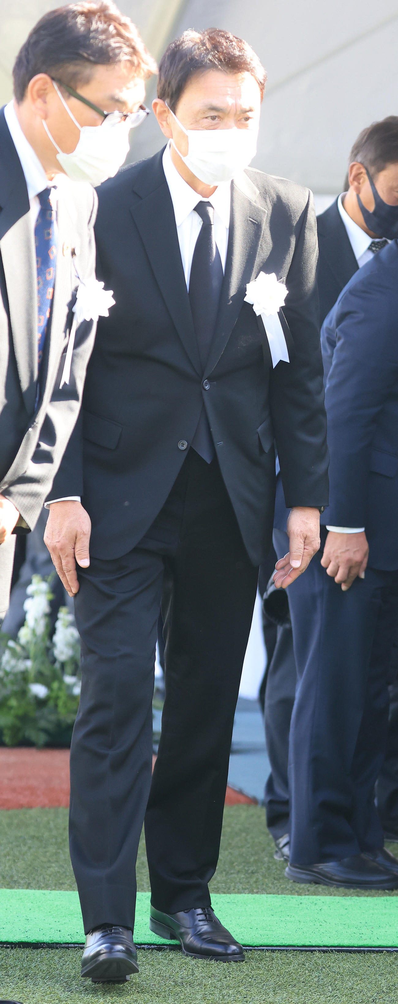 「野村克也をしのぶ会」に参列したヤクルト小川GM