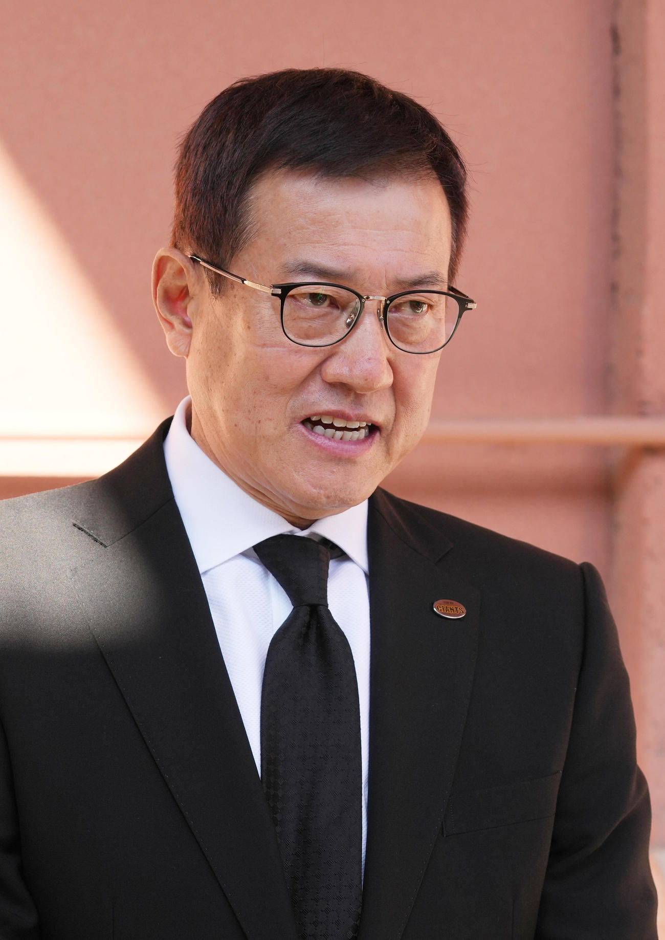 「野村克也をしのぶ会」に参列した巨人原監督は、故野村さんとの思い出を話す（撮影・菅敏）