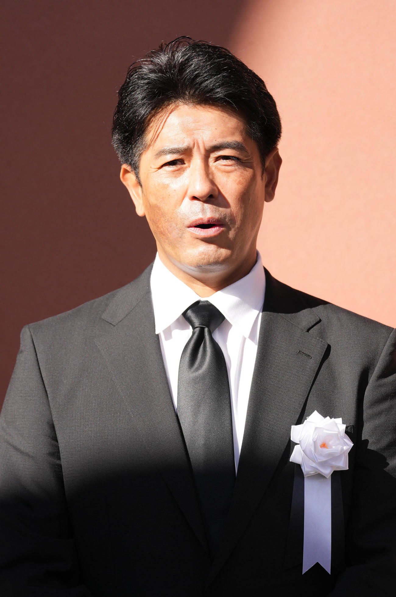 「野村克也をしのぶ会」に参列した日本ハム稲葉GMは、故野村さんとの思い出を話す（撮影・菅敏）