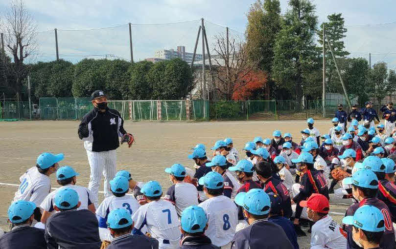 地元の西東京市で野球教室を行ったロッテ井口資仁監督（球団提供）