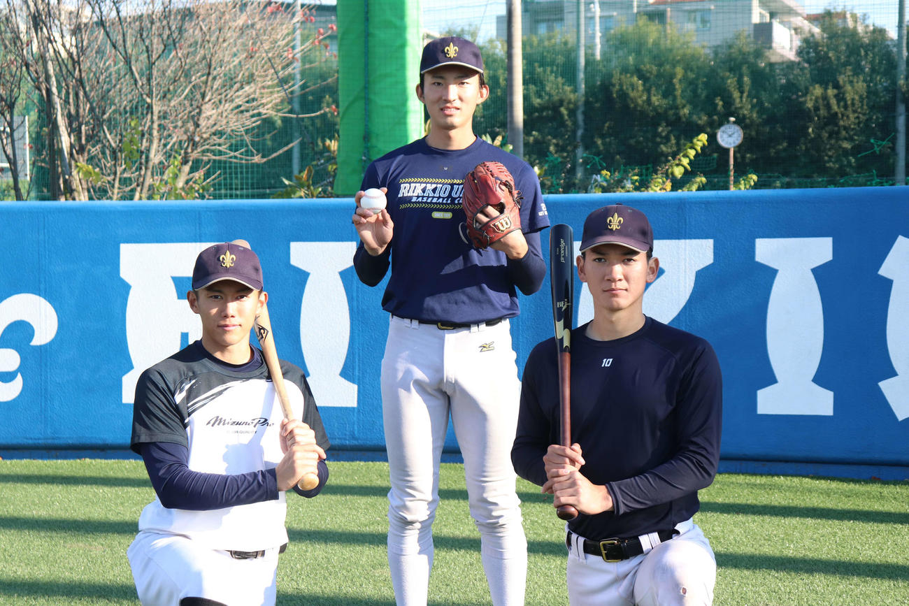 練習後写真に納まる、左から道原、荘司、山田主将（撮影・阿部泰斉）