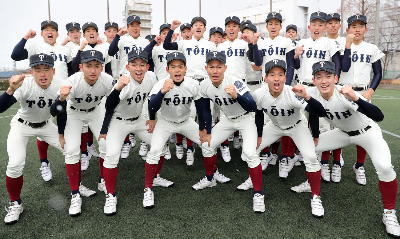 18年、大阪桐蔭でプロ注目の前列左から小泉航平、横川凱、柿木蓮、根尾昴、藤原恭大、中川卓也、山田健太