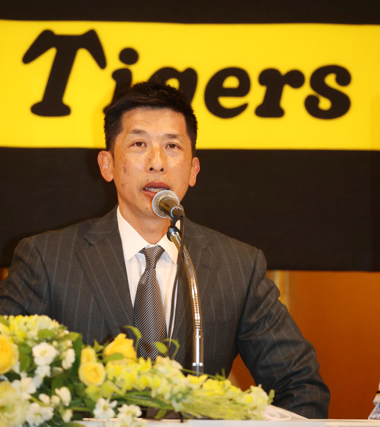 新人選手入団発表会見に出席し感想などを語る矢野監督（撮影・加藤哉）
