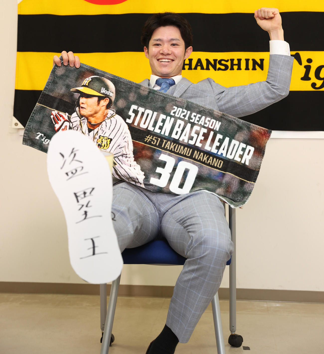 契約更改を終え2年連続盗塁王へ意気込む阪神中野（撮影・清水貴仁）