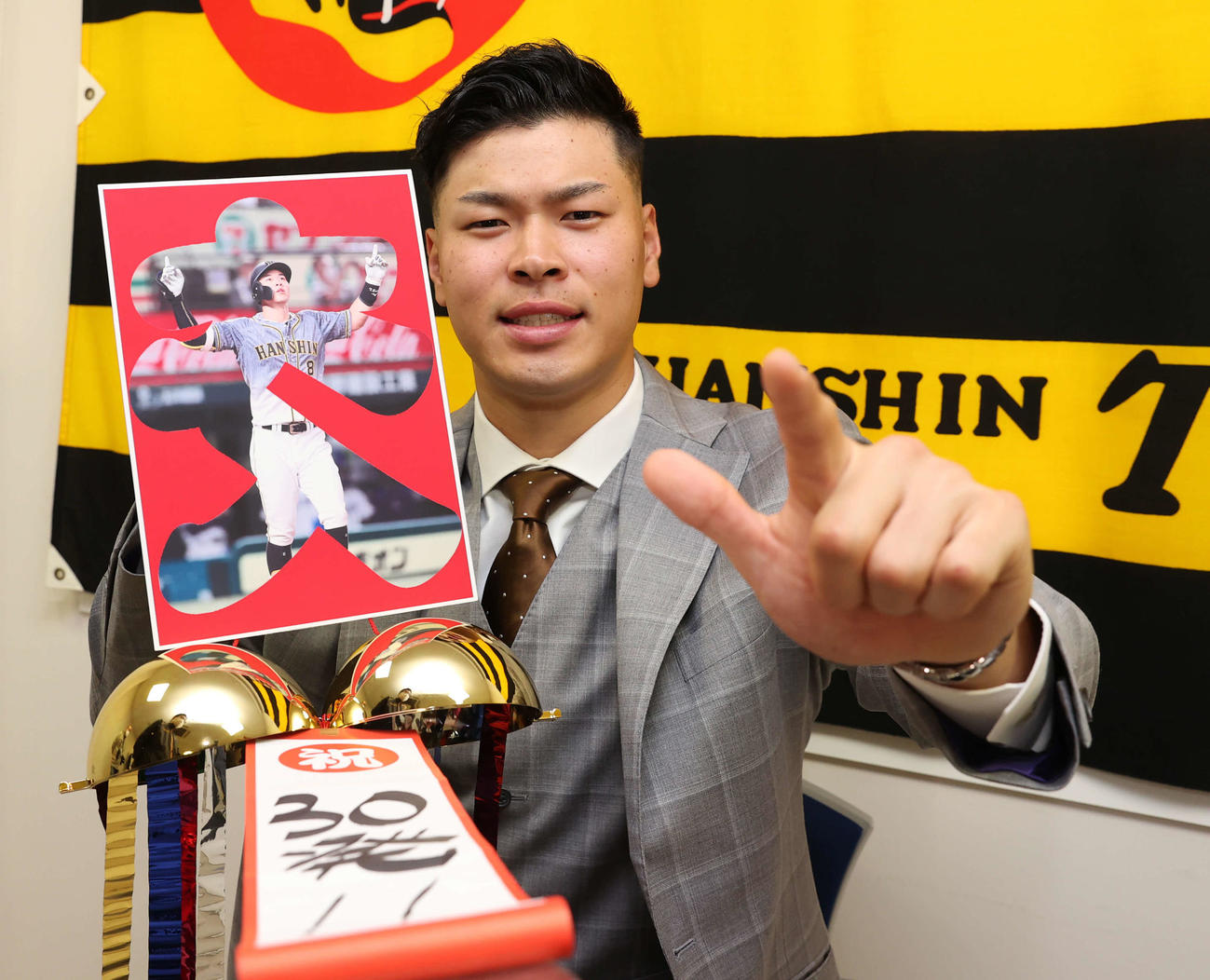 契約更改を終え来季は30発超えを誓う阪神佐藤輝明（撮影・清水貴仁）