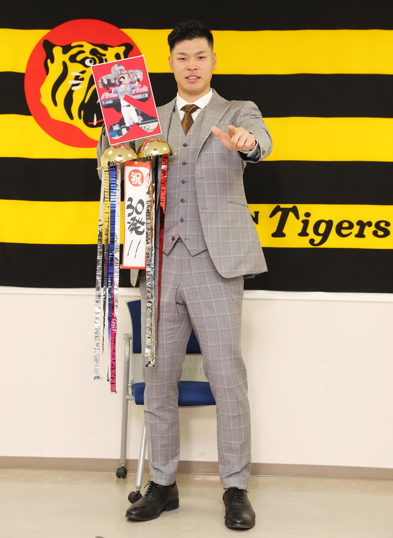 契約更改を終え来季は30発超えを誓う阪神佐藤輝明（撮影・清水貴仁）
