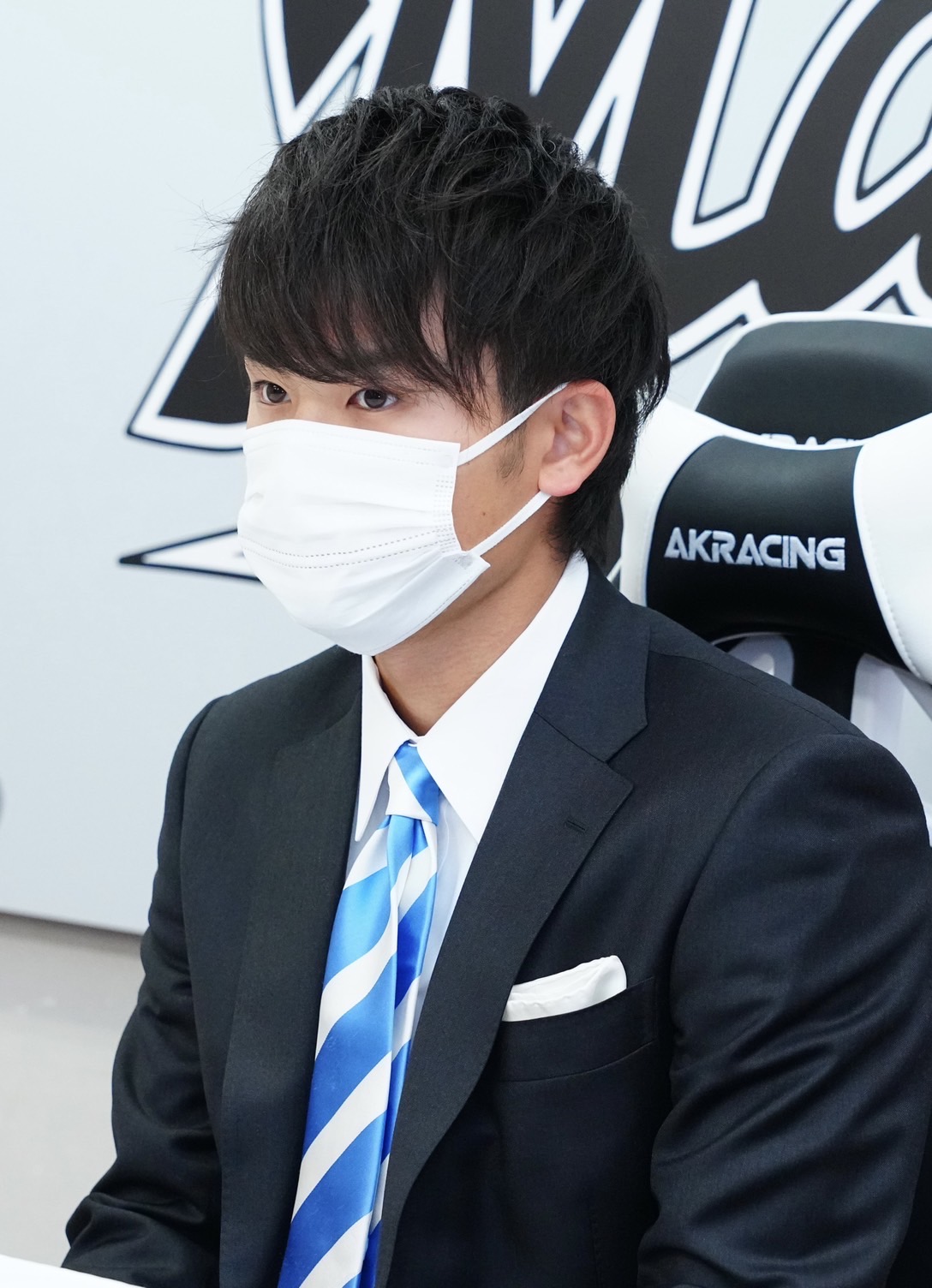 契約更改会見に臨むロッテ和田
