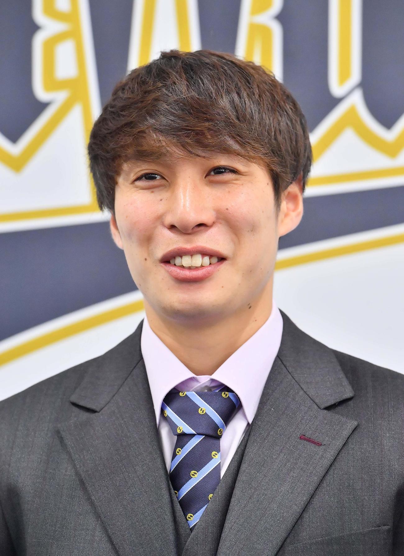 村西良太は納得の表情で契約更改を終えた（撮影・上田博志）