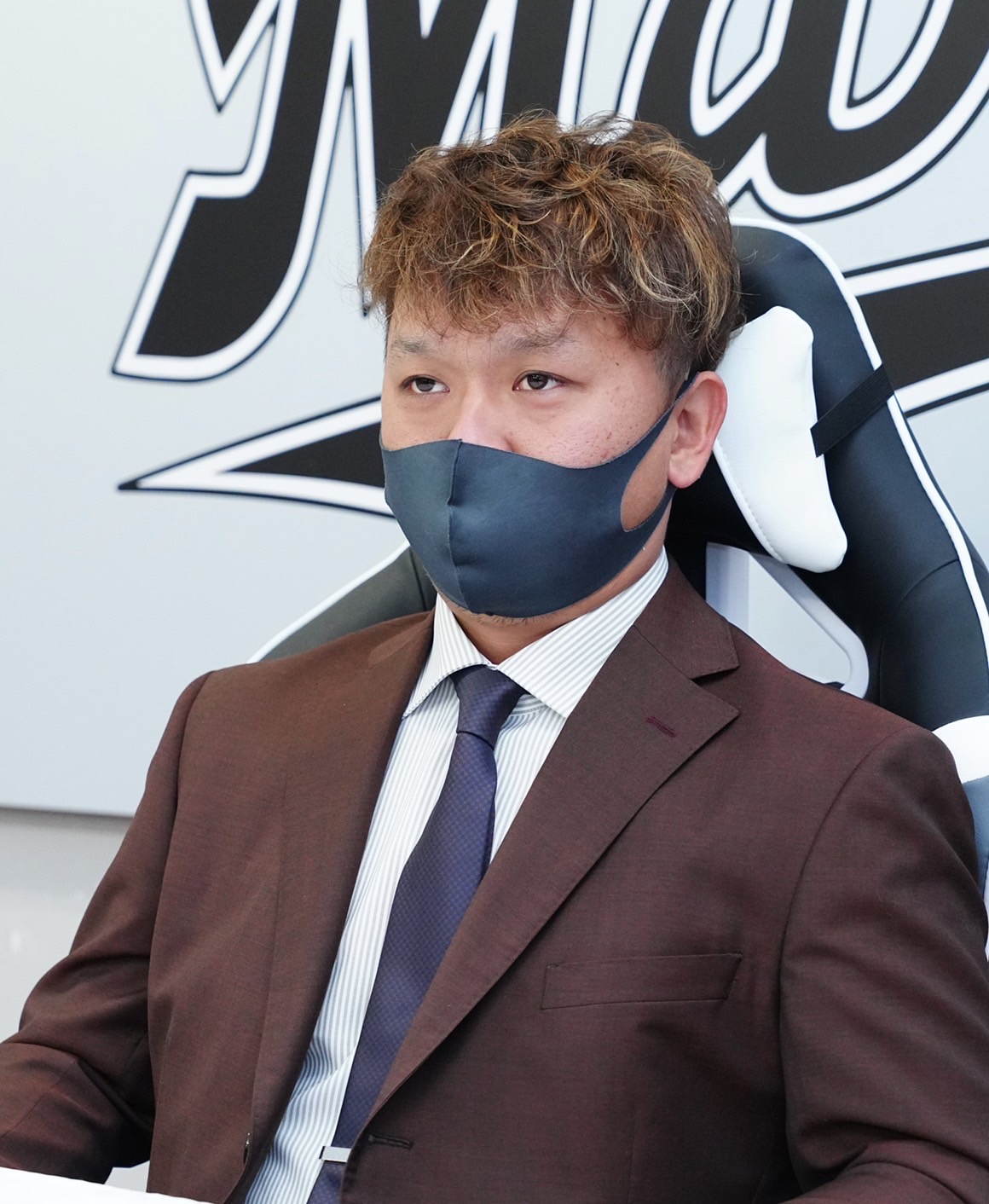 契約更改を終え、会見に臨むロッテ田村龍弘