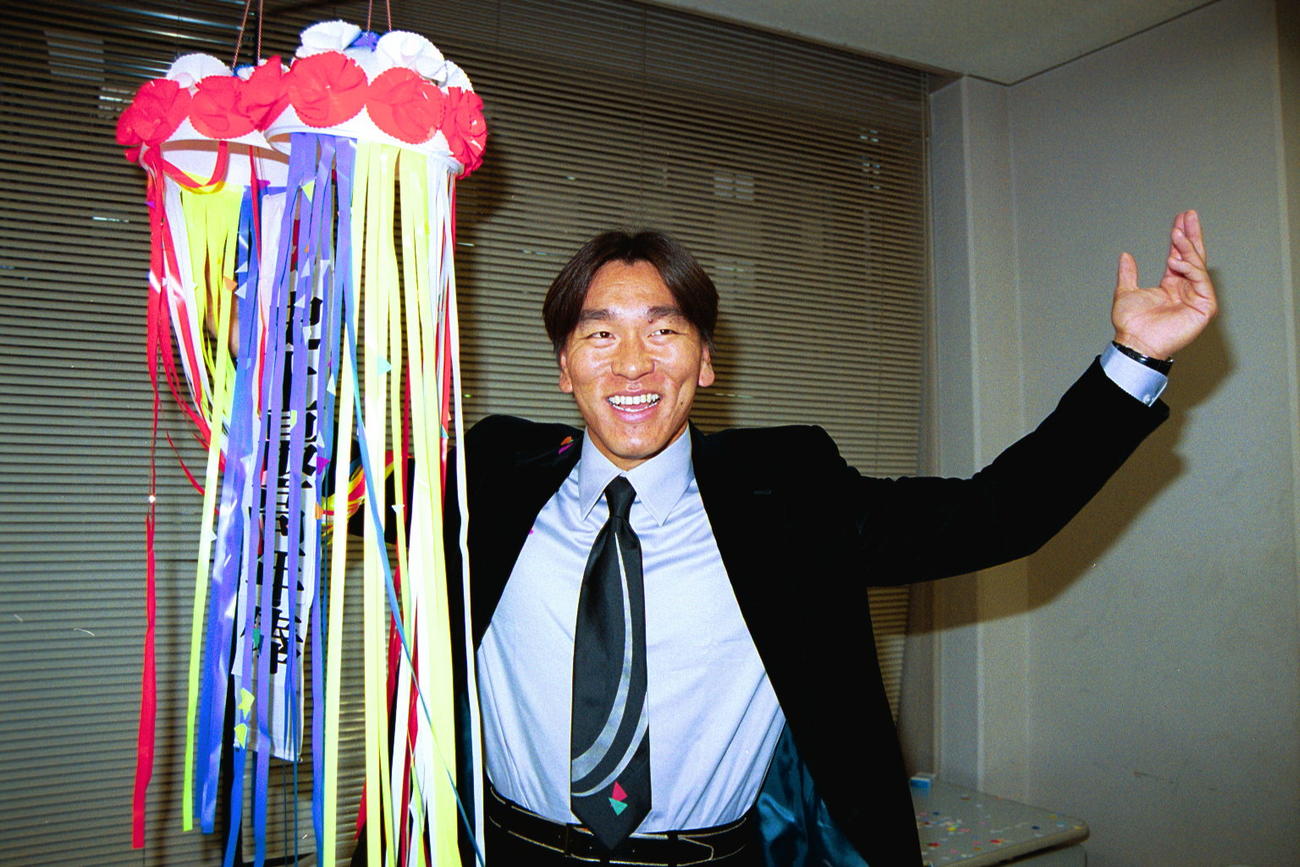 6億1000万円で契約更改した巨人時代の松井秀喜氏は笑顔