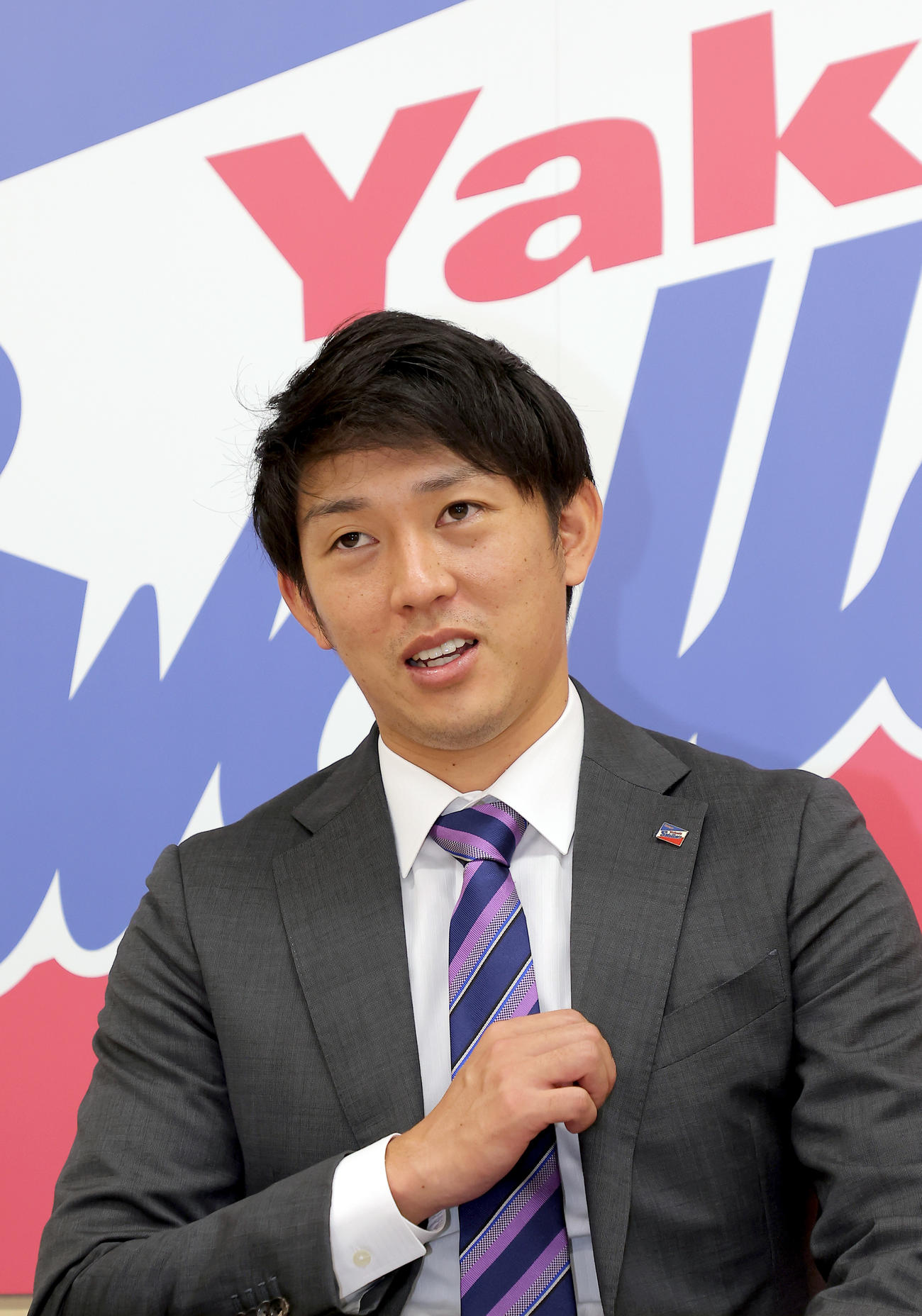 契約を更改し会見するヤクルト原（代表撮影）