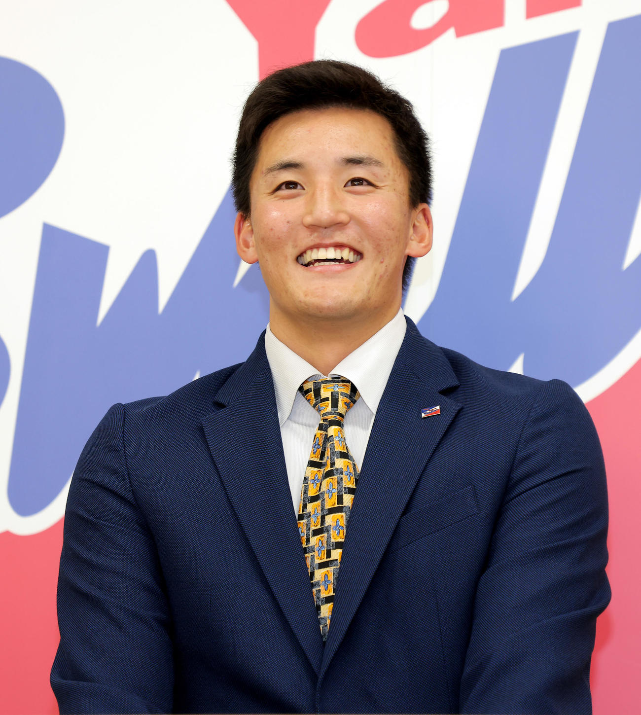 契約を更改し会見するヤクルト元山（代表撮影）