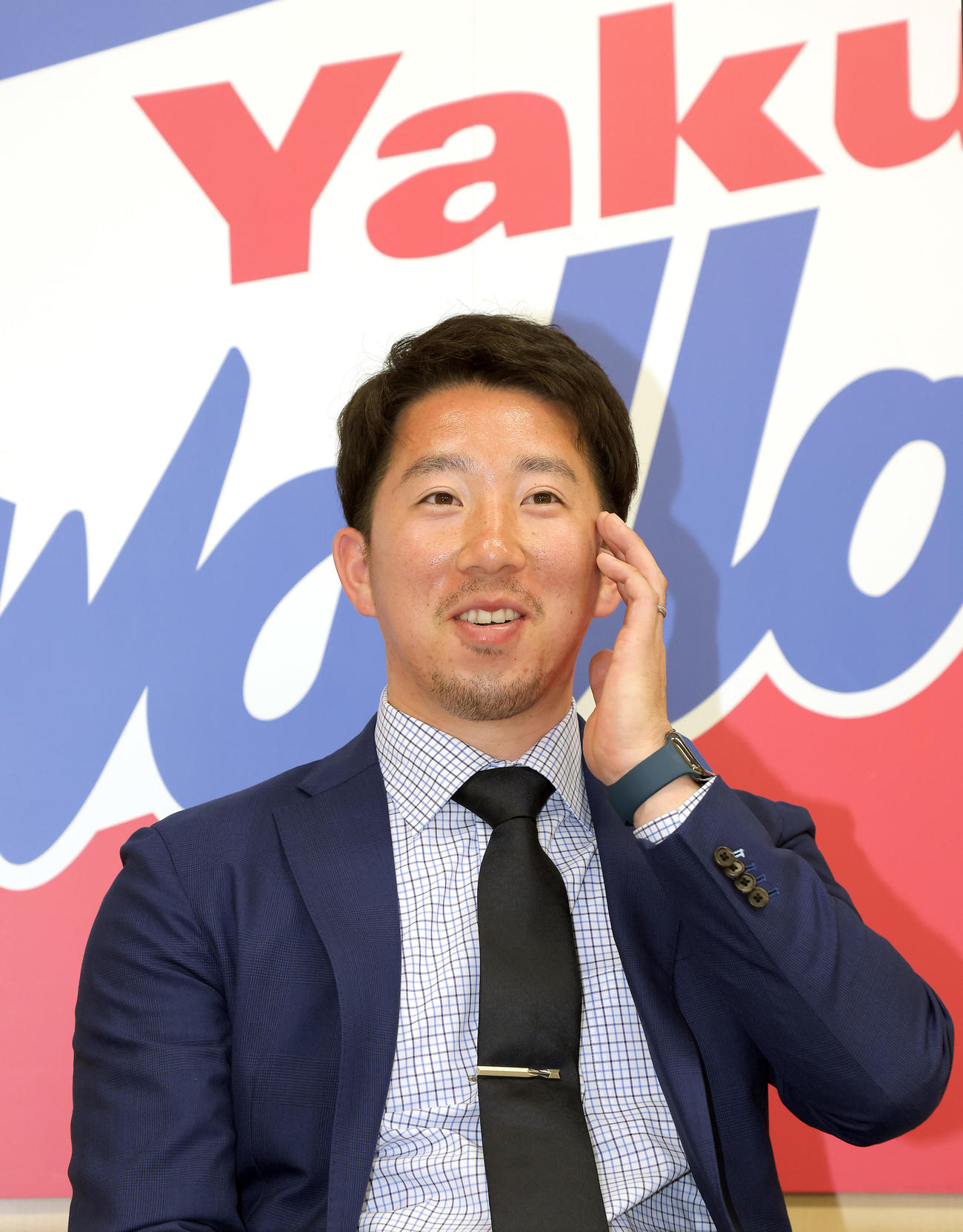 契約を更改し会見するヤクルト今野（代表撮影）