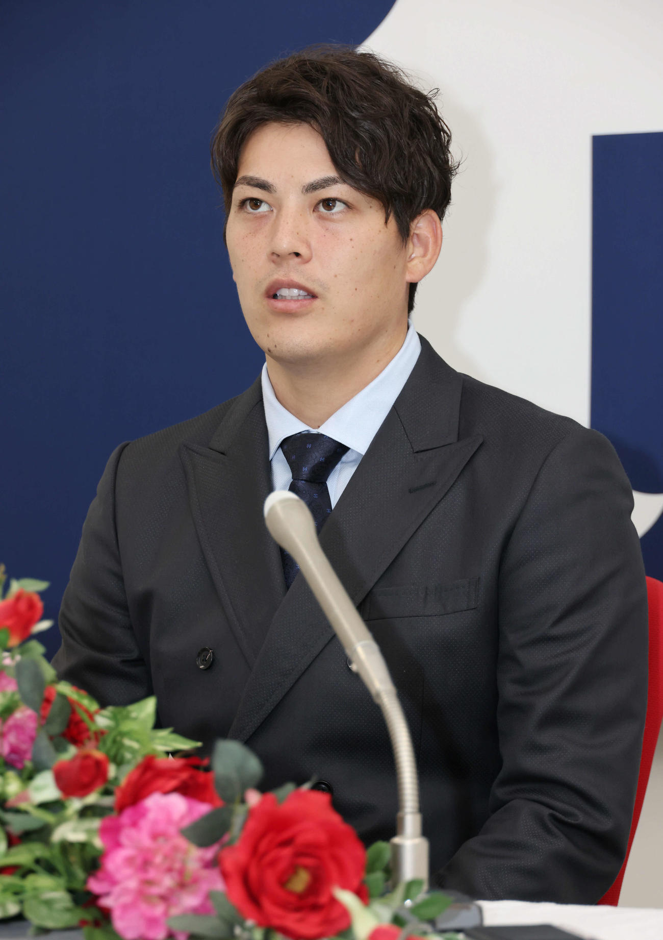 契約更改し、会見する広島九里（撮影・加藤孝規）