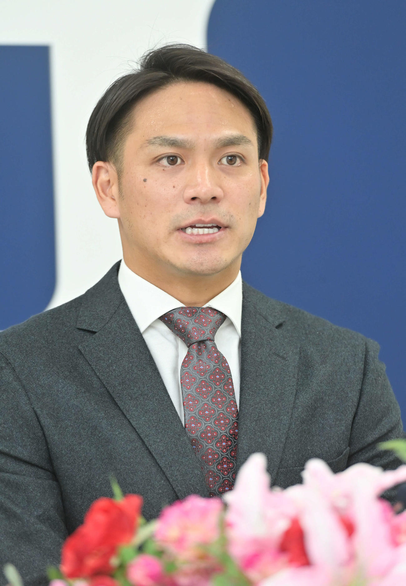 契約更改し、会見する広島田中広